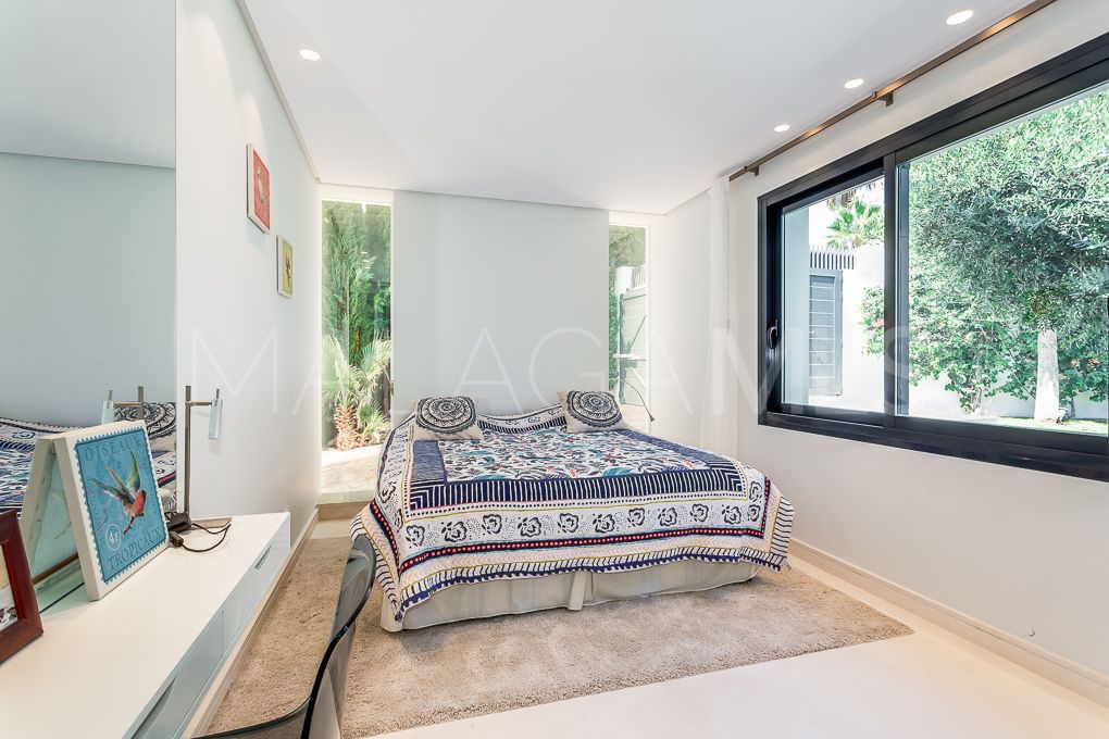 Villa for sale in Nueva Andalucia