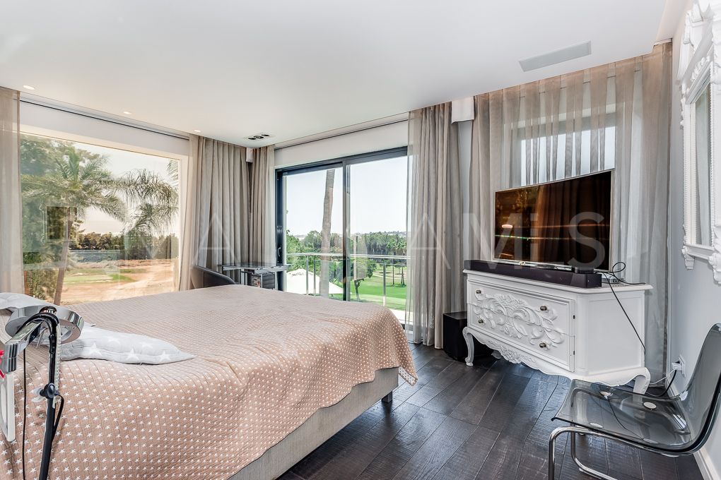 Villa for sale in Nueva Andalucia
