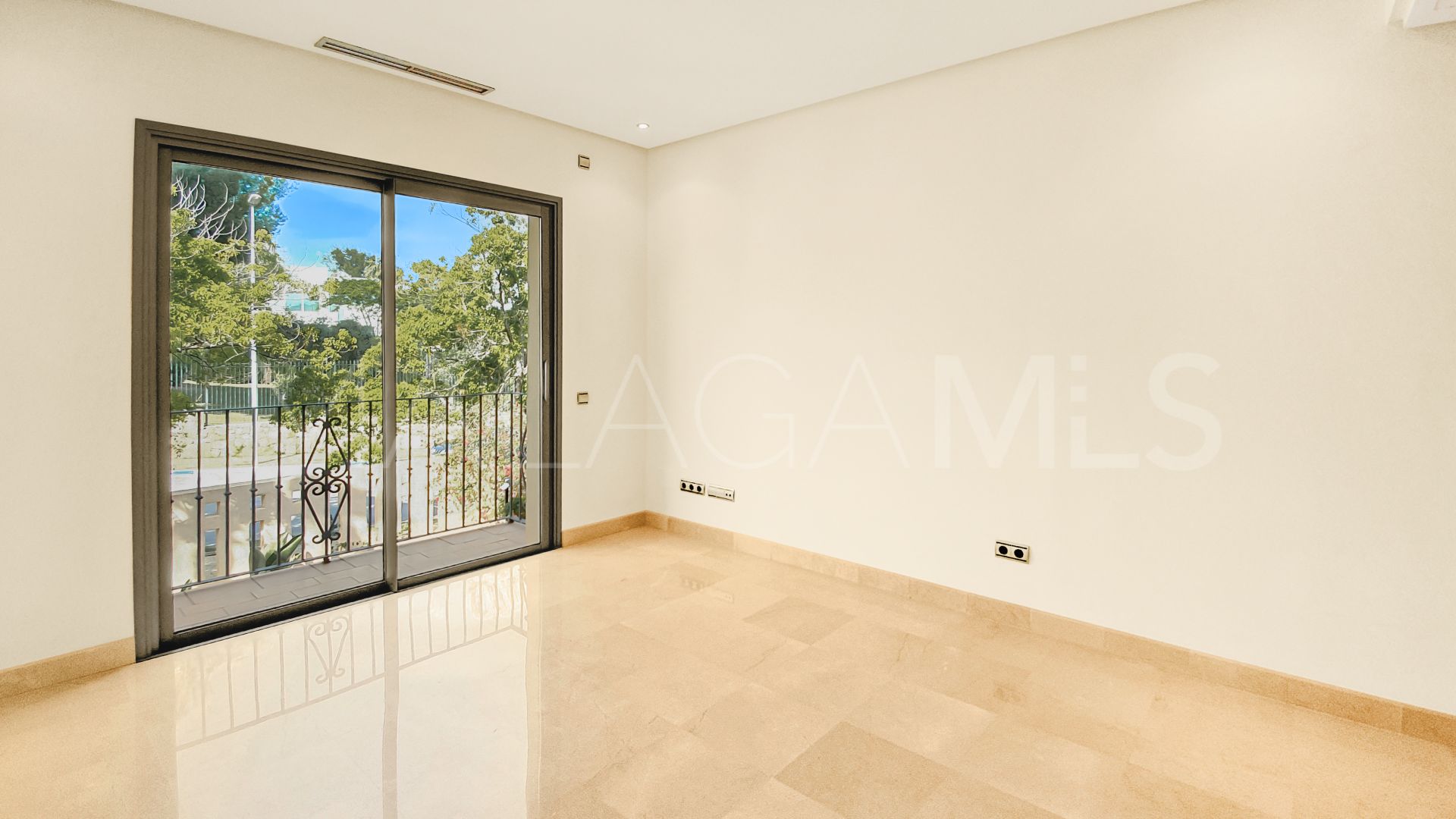 For sale apartment in Golden Mile with 3 bedrooms