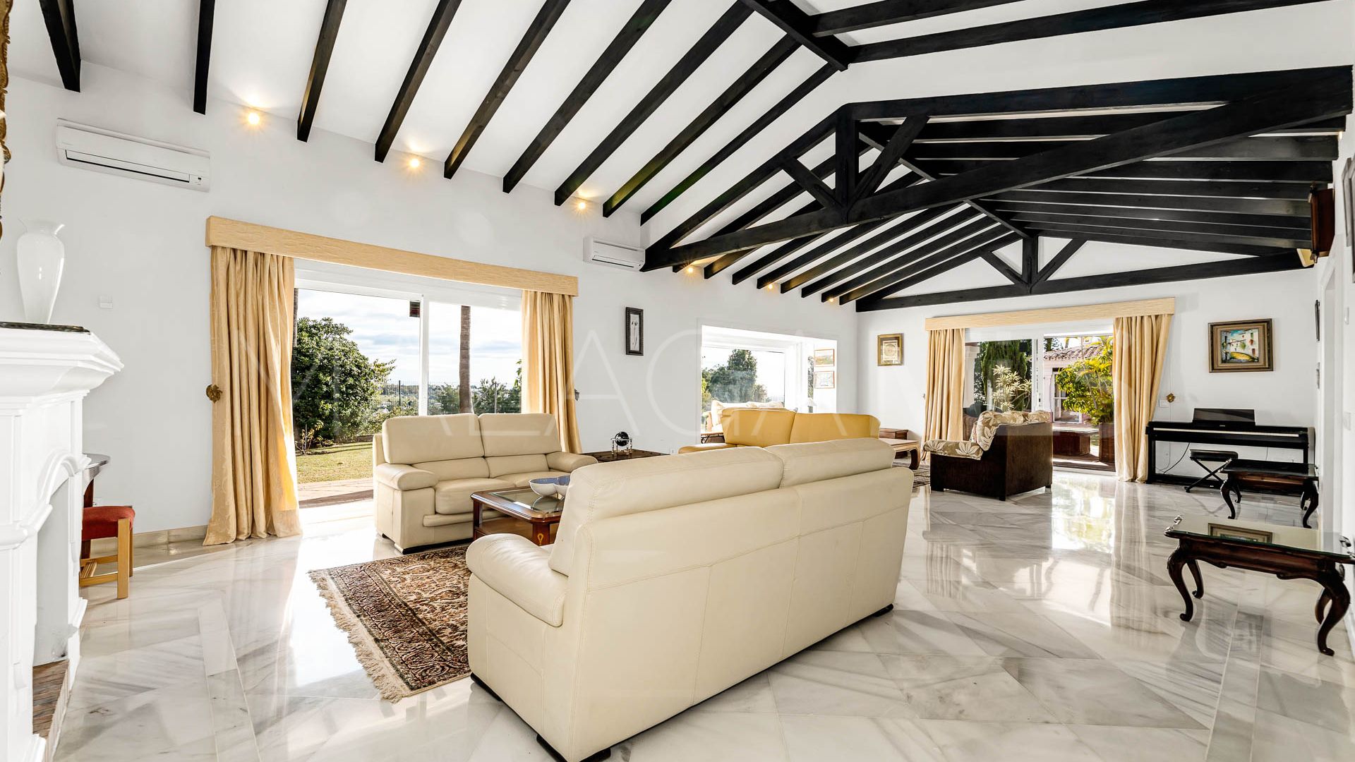 Pareado for sale in La Quinta de 5 bedrooms