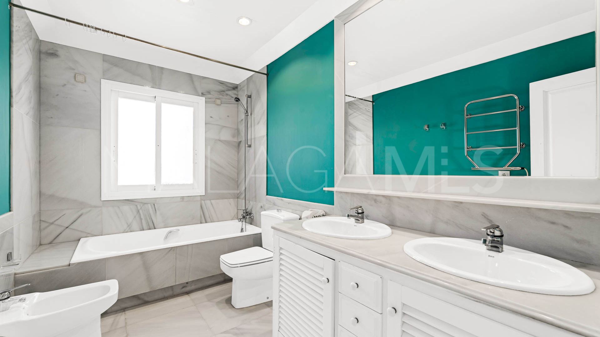 Pareado for sale in La Quinta de 5 bedrooms