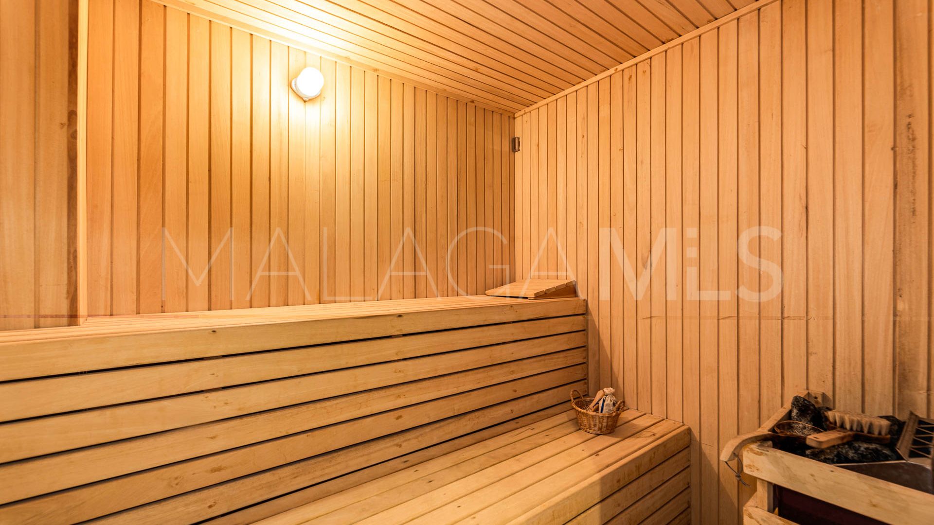 Pareado for sale in La Quinta de 5 bedrooms