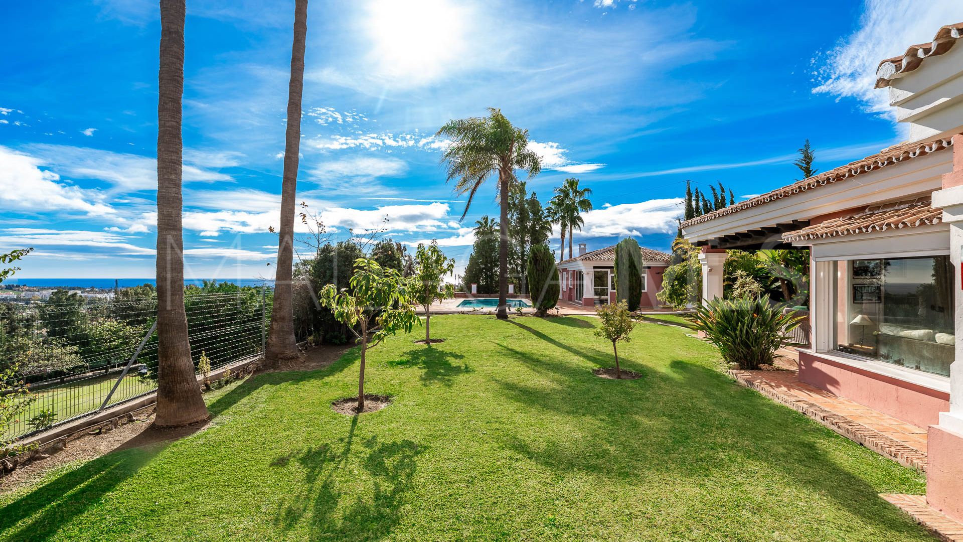 Pareado for sale in La Quinta de 5 bedrooms