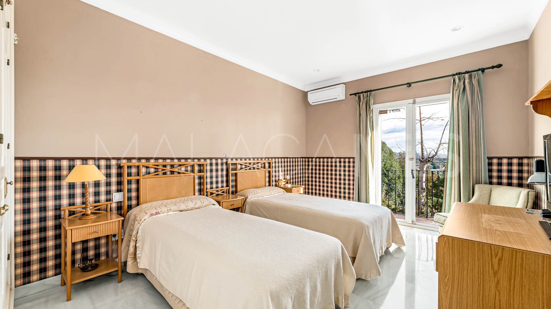 Pareado for sale in La Quinta de 5 bedrooms