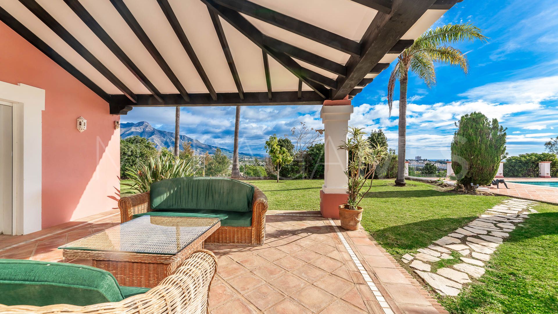Pareado for sale in La Quinta de 5 bedrooms