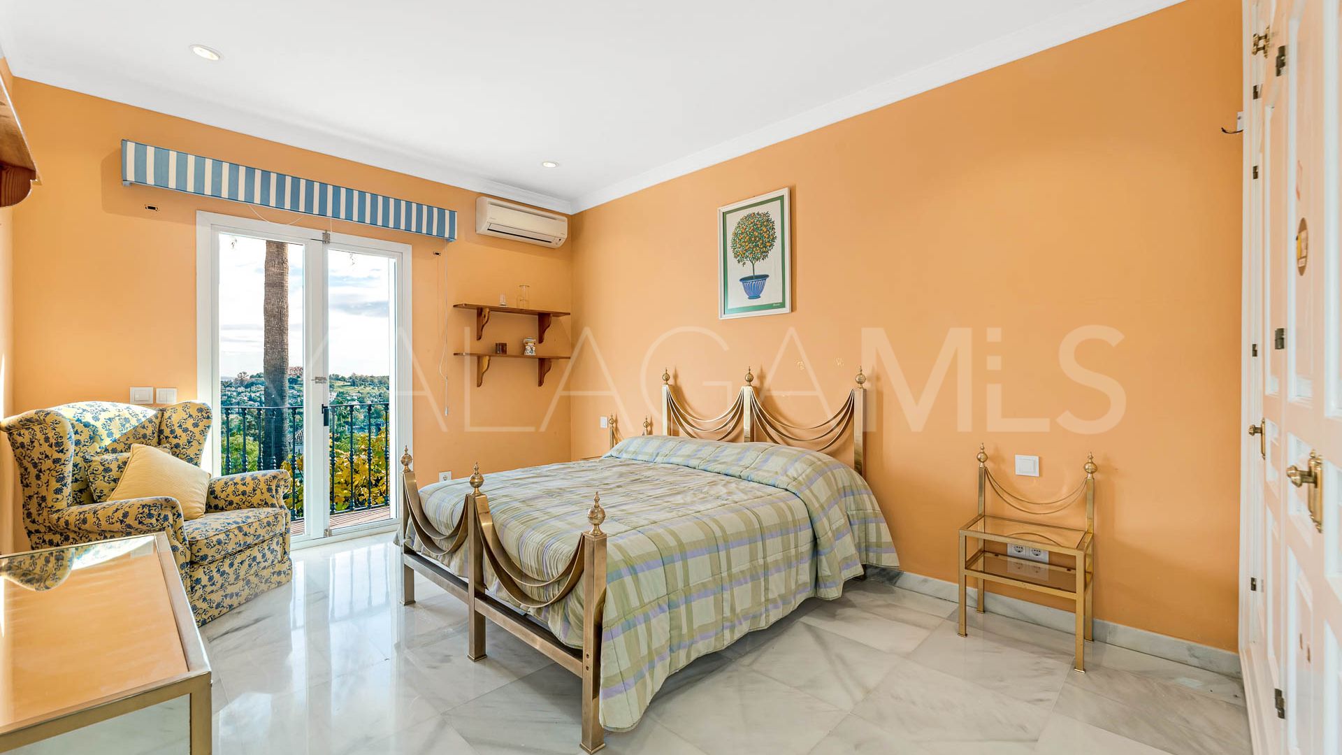 Pareado for sale in La Quinta de 5 bedrooms