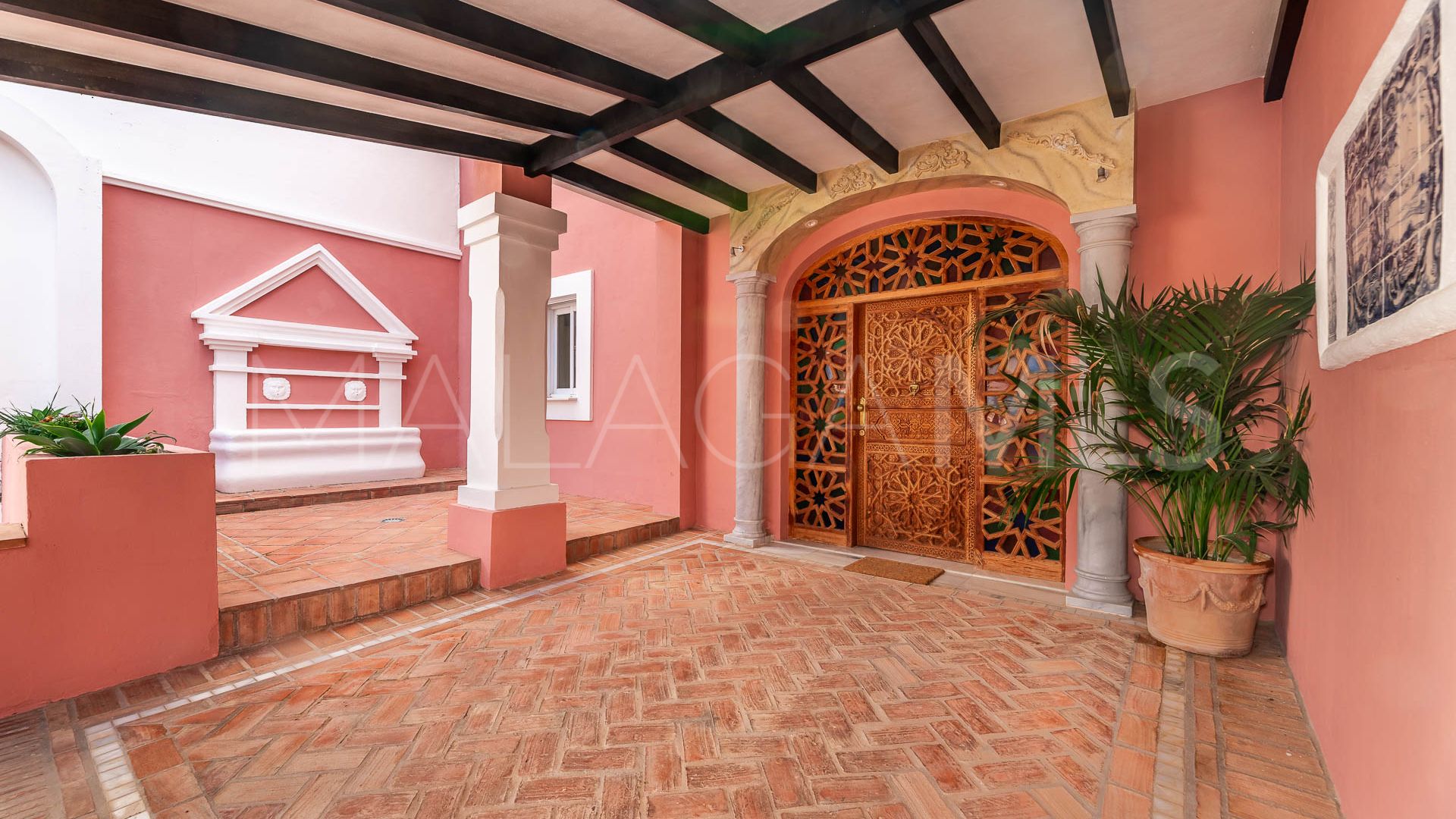 Pareado for sale in La Quinta de 5 bedrooms