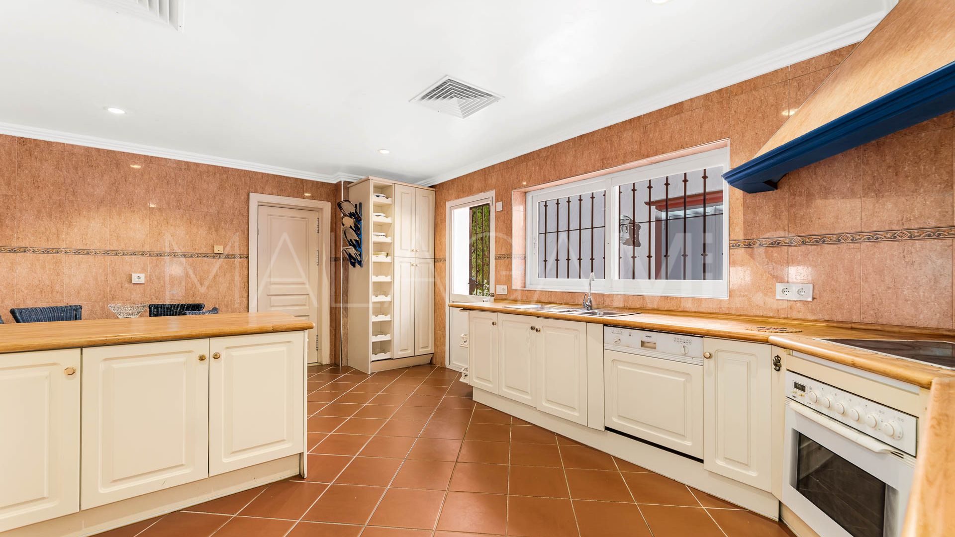 Pareado for sale in La Quinta de 5 bedrooms