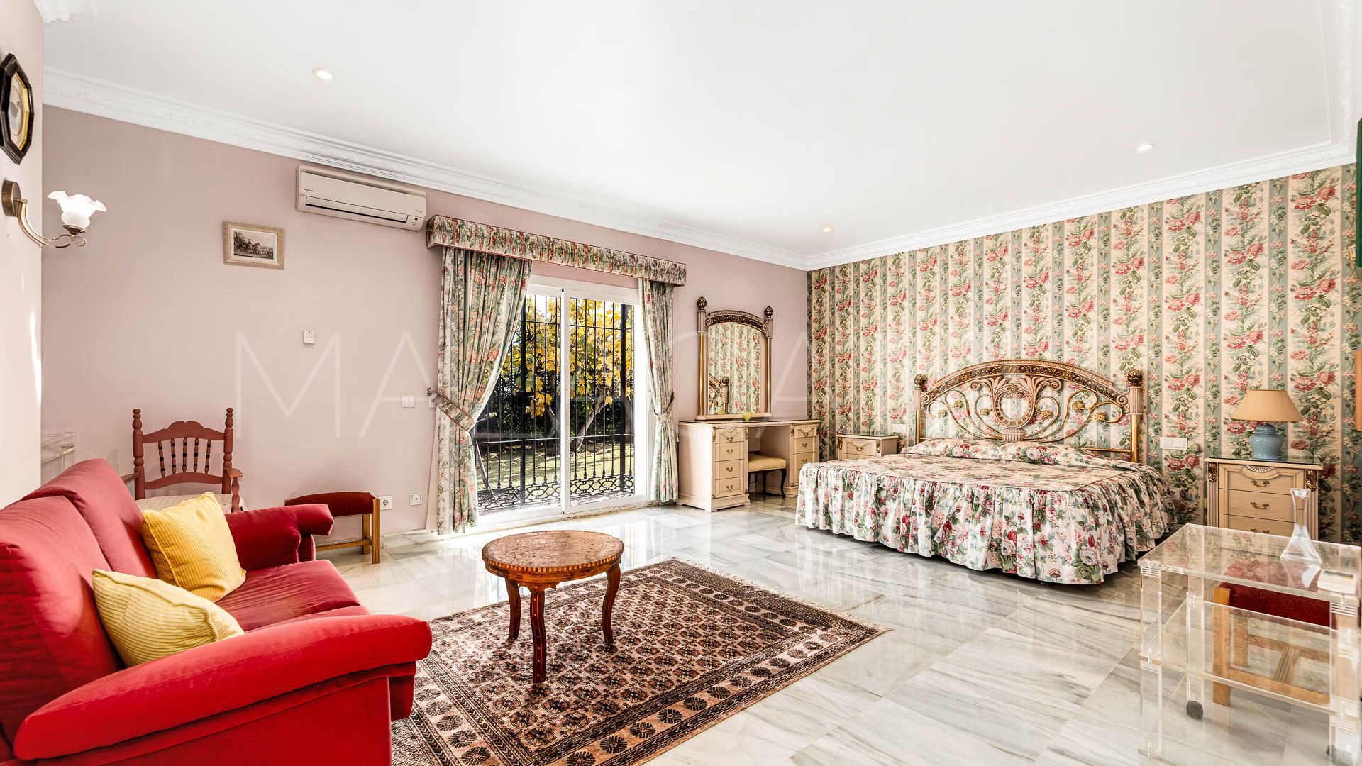 Pareado for sale in La Quinta de 5 bedrooms