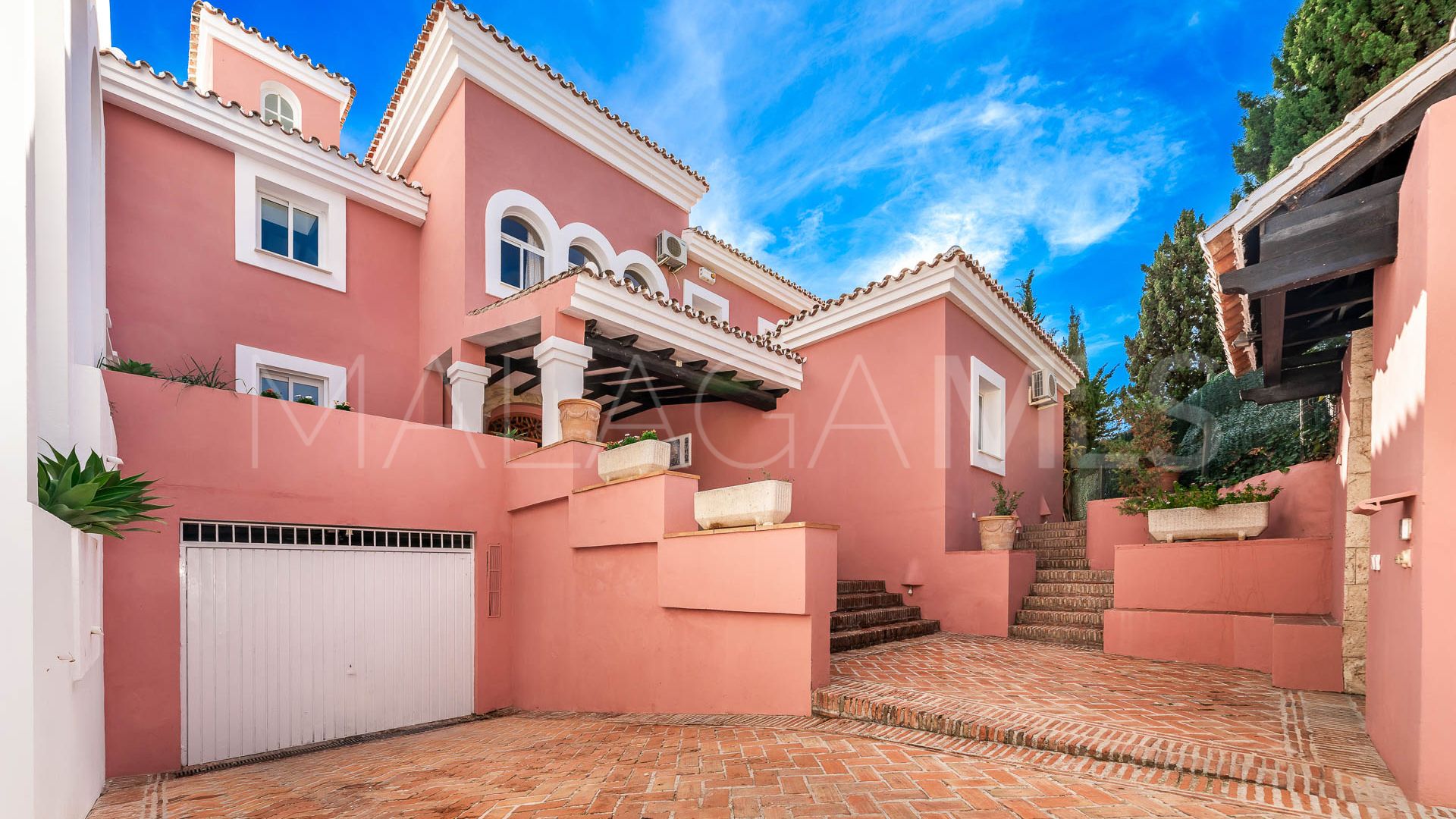 Pareado for sale in La Quinta de 5 bedrooms