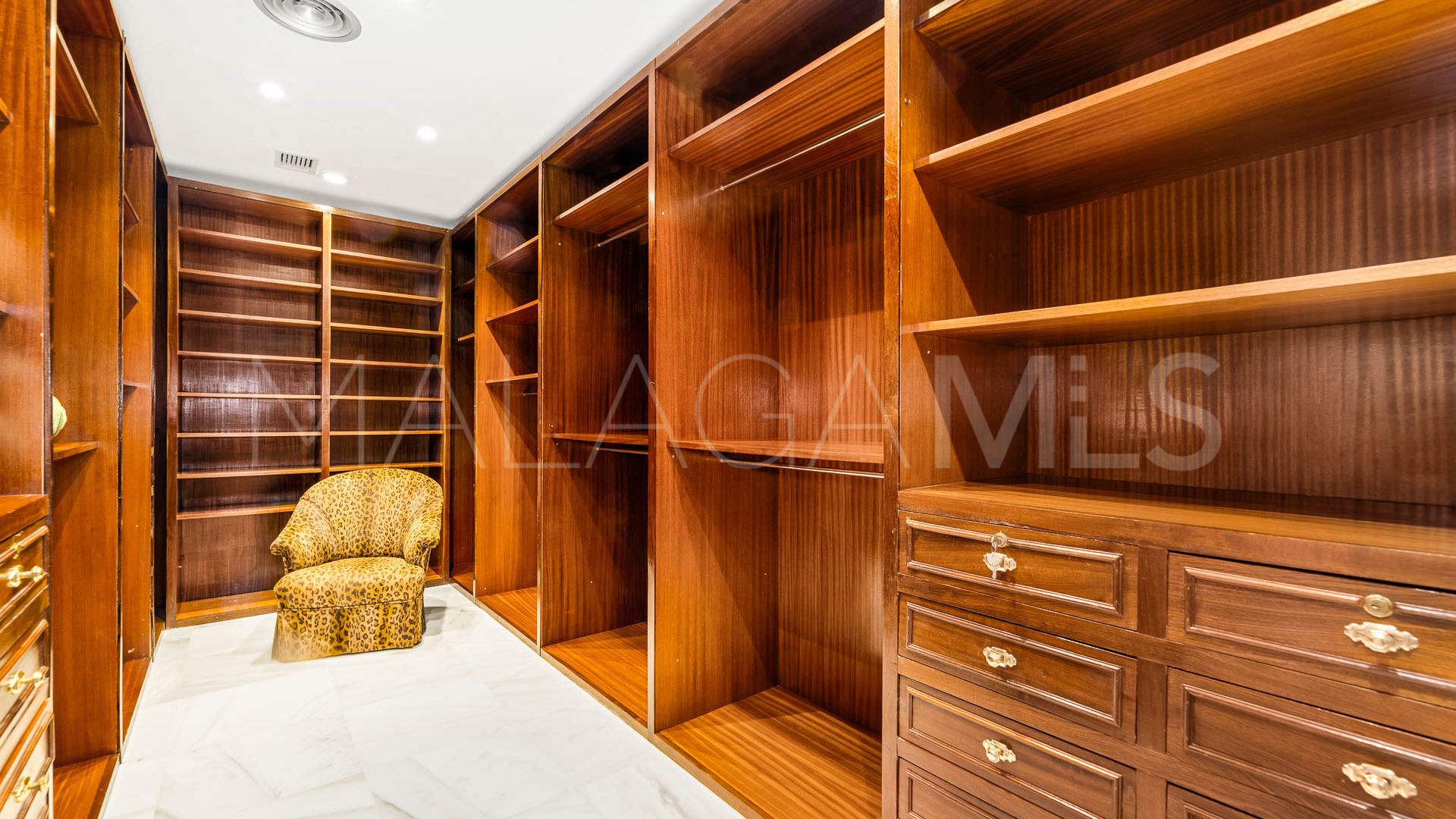 Pareado for sale in La Quinta de 5 bedrooms