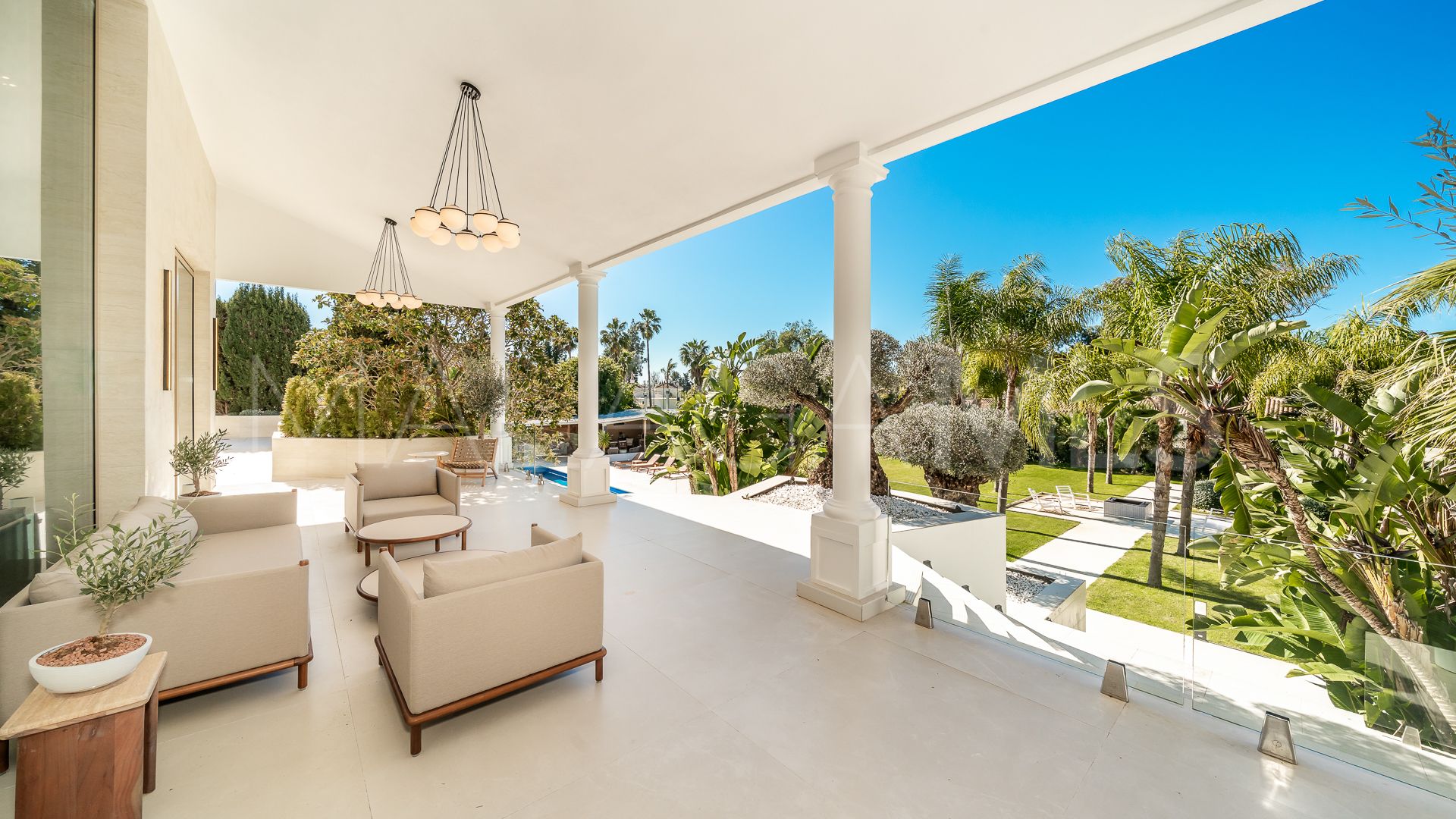 Villa for sale in Guadalmina Baja