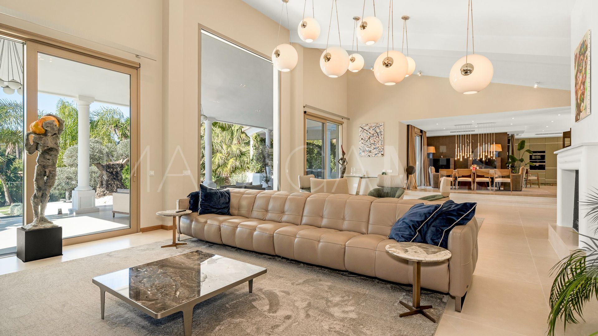 Villa for sale in Guadalmina Baja