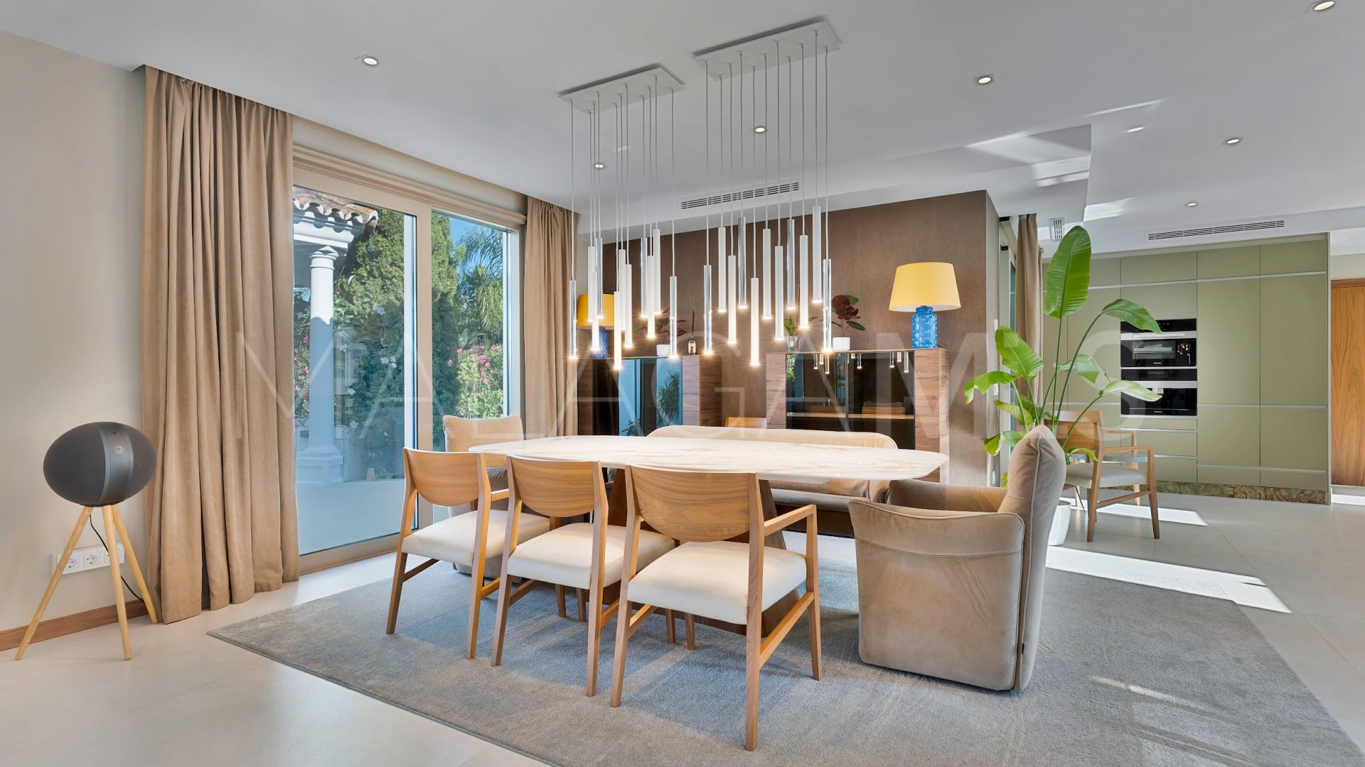 Villa for sale in Guadalmina Baja