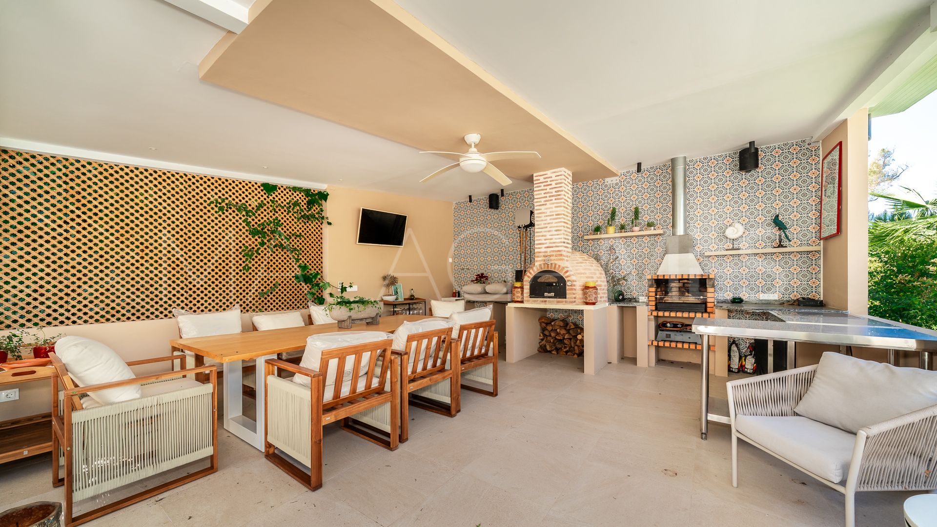 Villa for sale in Guadalmina Baja