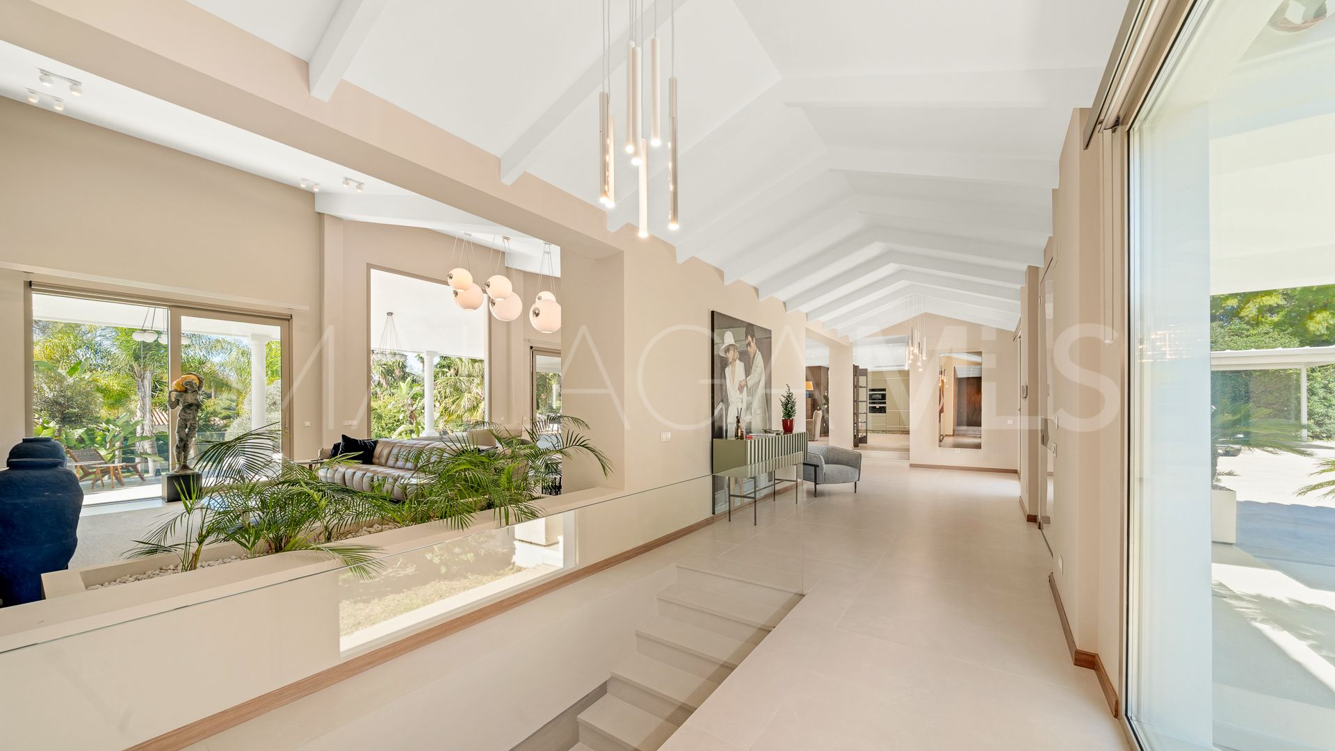 Villa for sale in Guadalmina Baja