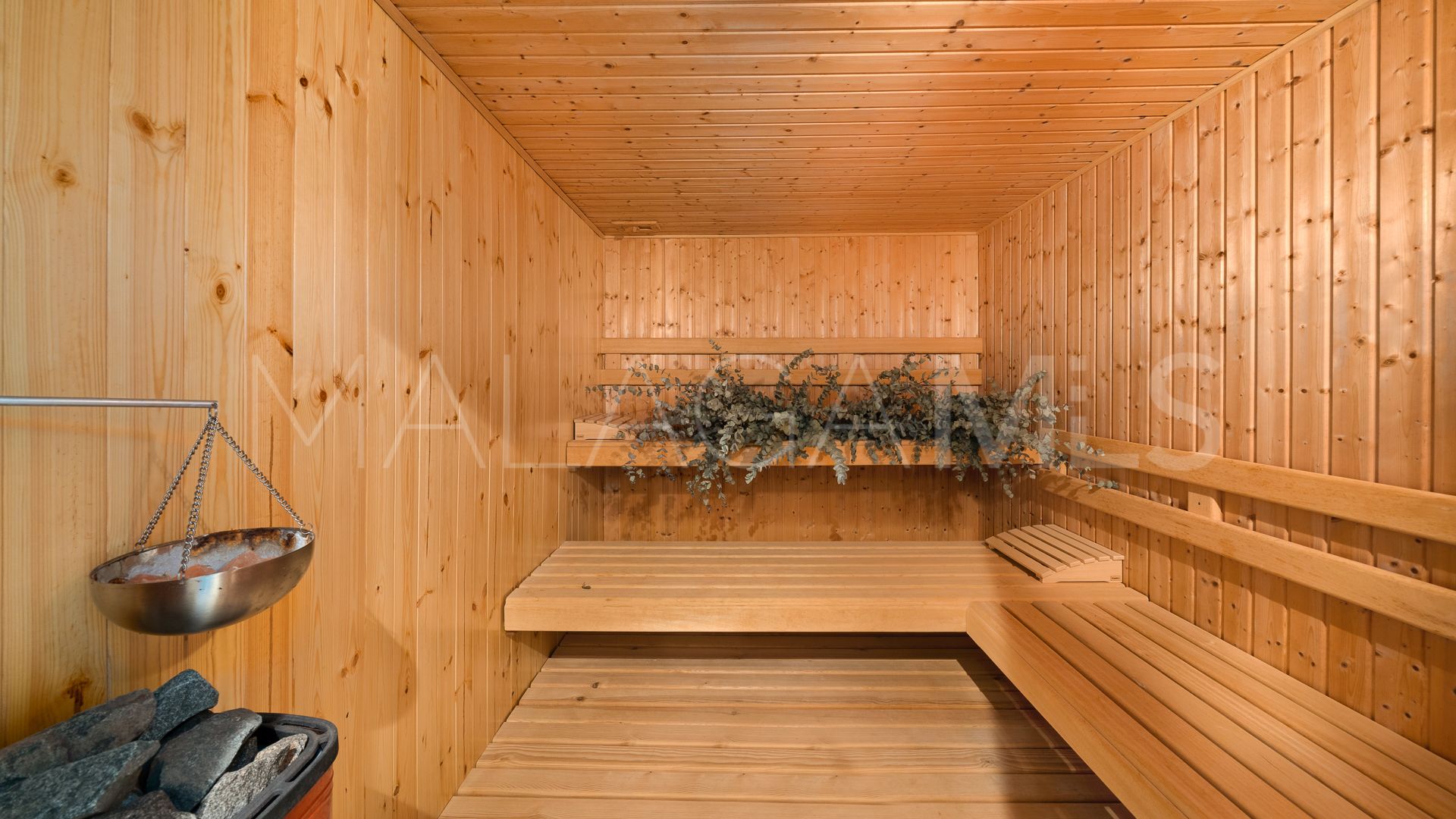 Villa for sale in Guadalmina Baja