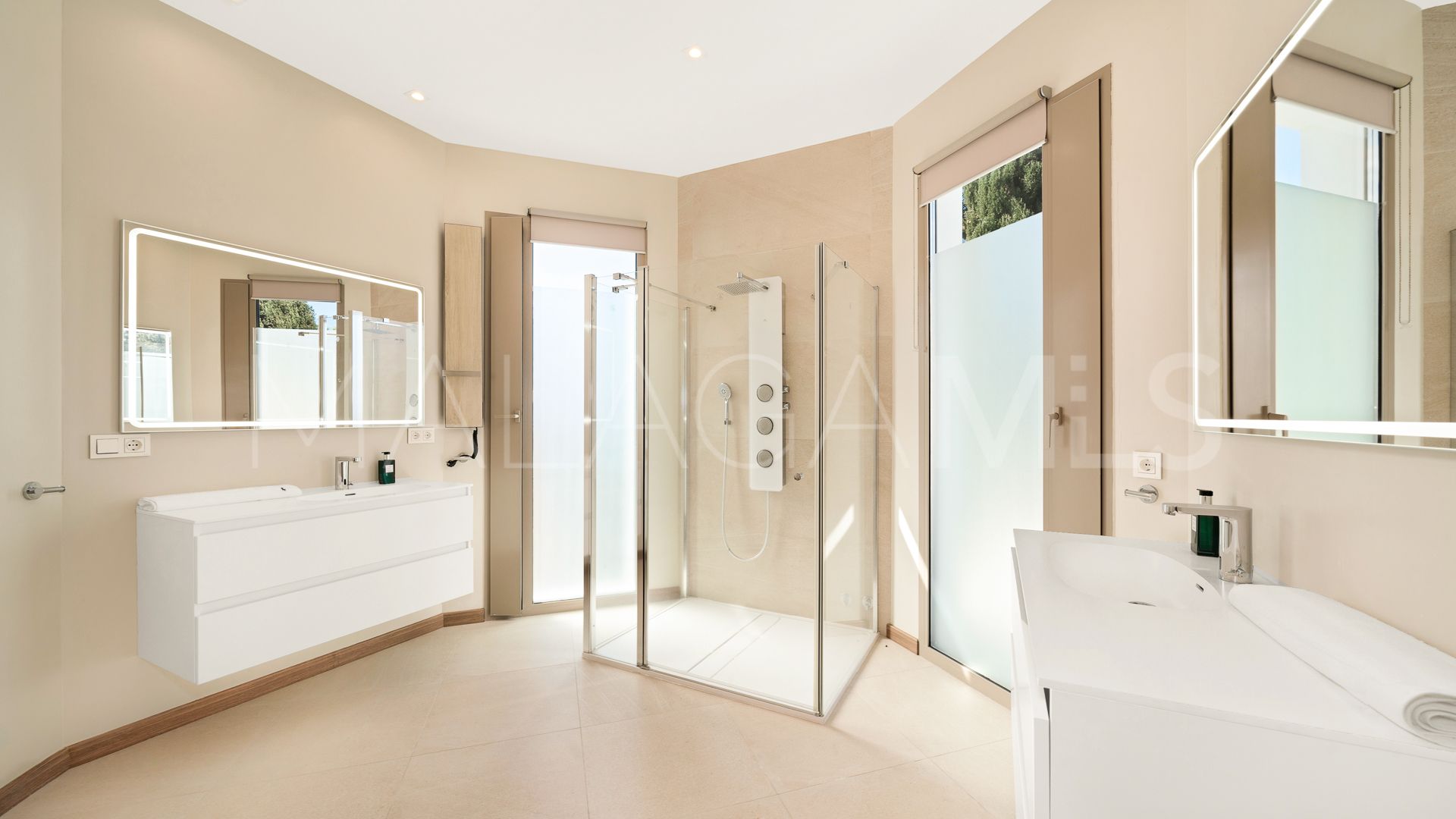 Villa for sale in Guadalmina Baja