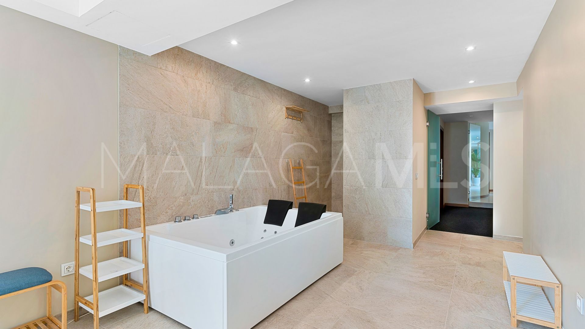 Villa for sale in Guadalmina Baja