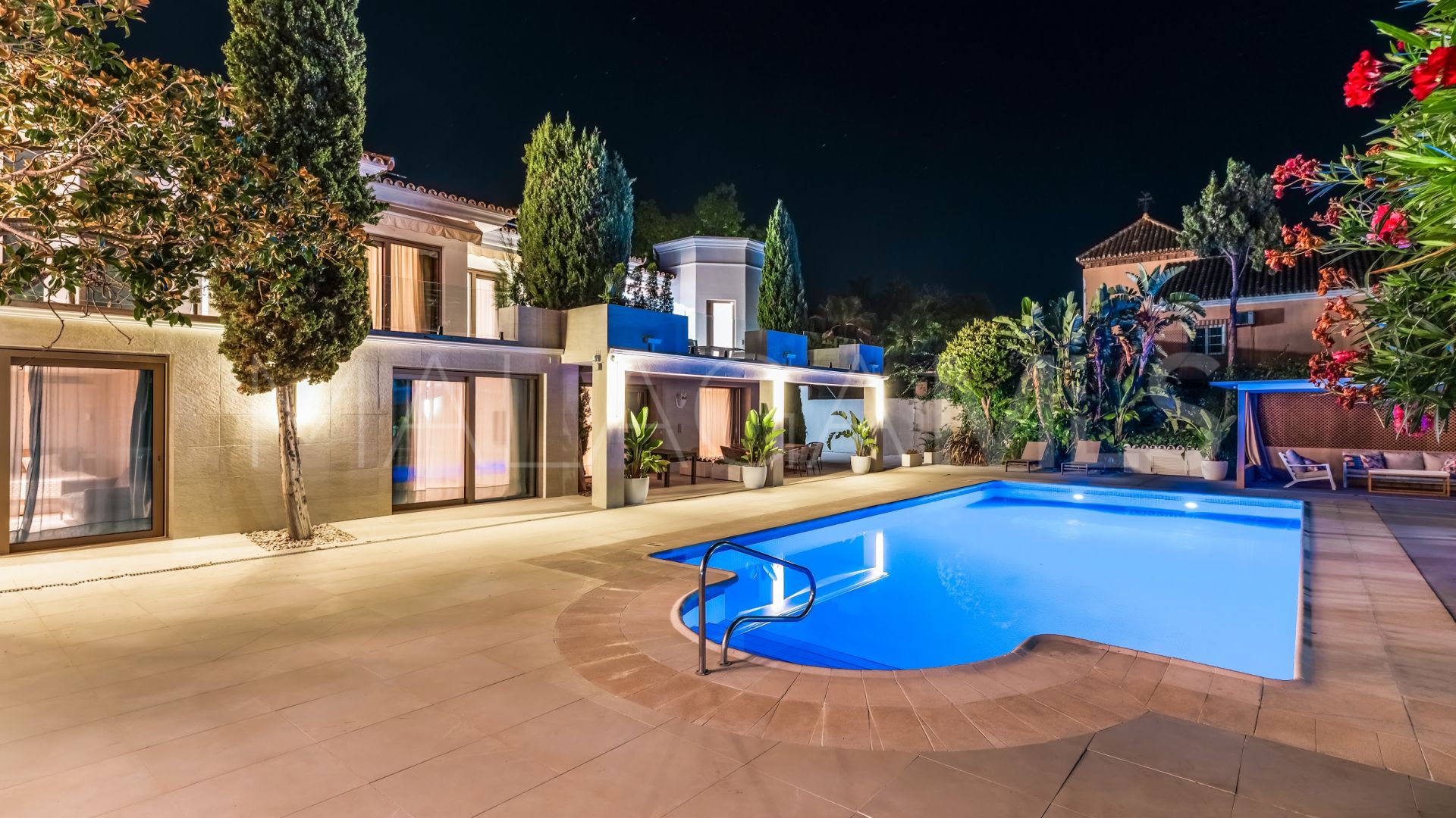 Villa for sale in Guadalmina Baja