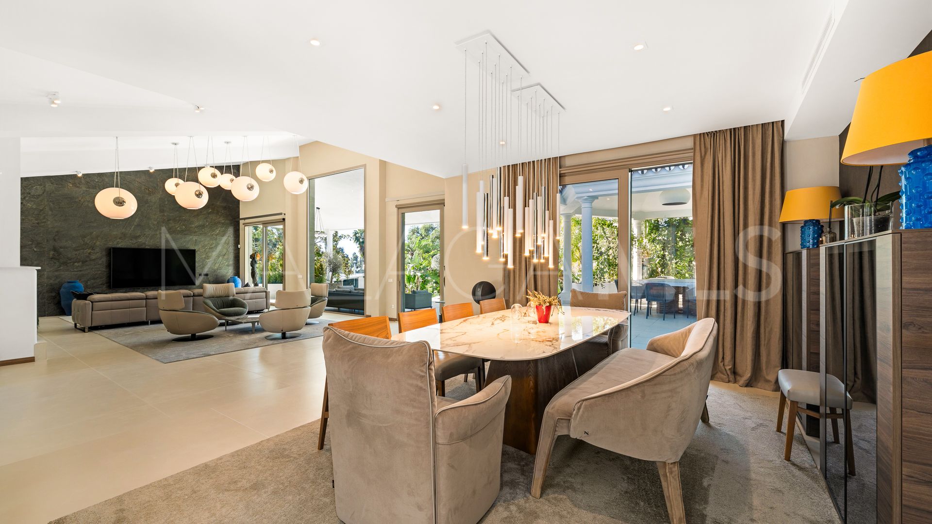 Villa for sale in Guadalmina Baja