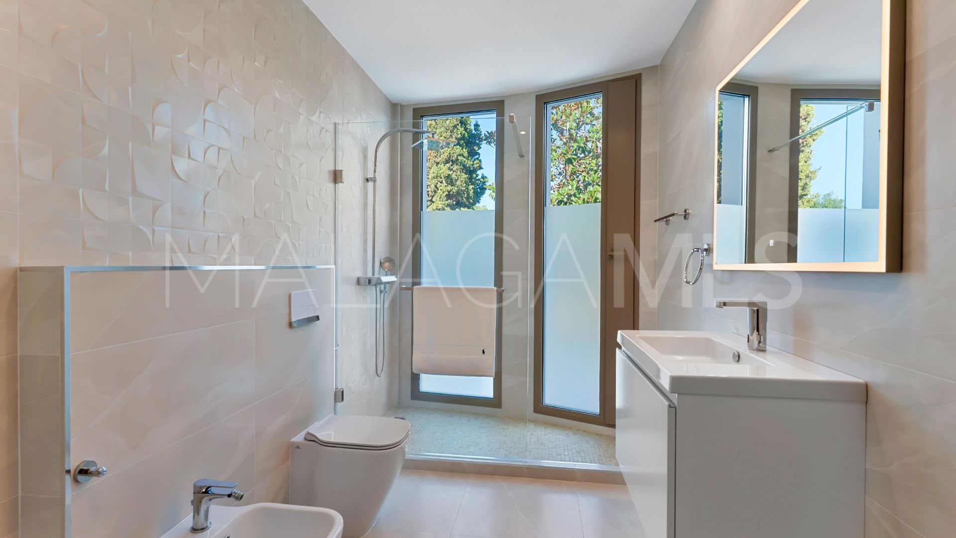 Villa for sale in Guadalmina Baja