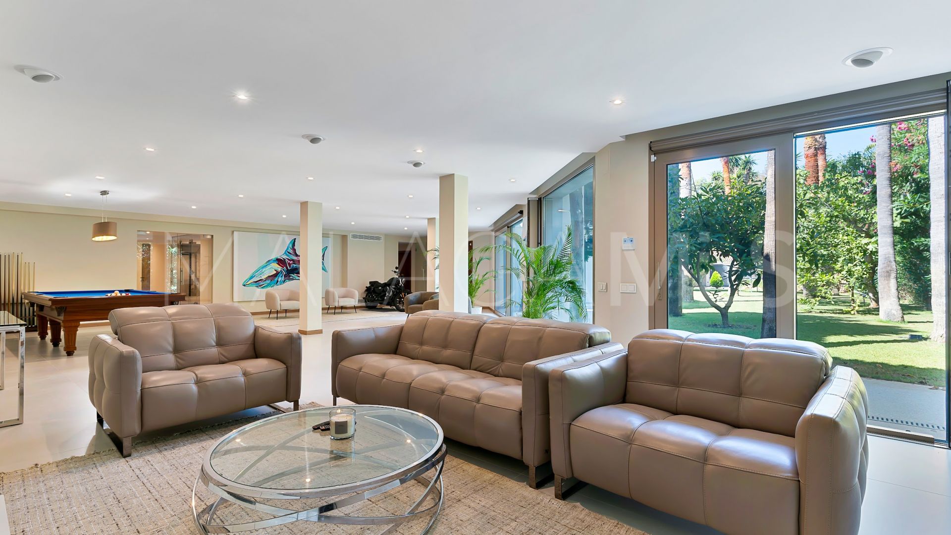 Villa for sale in Guadalmina Baja