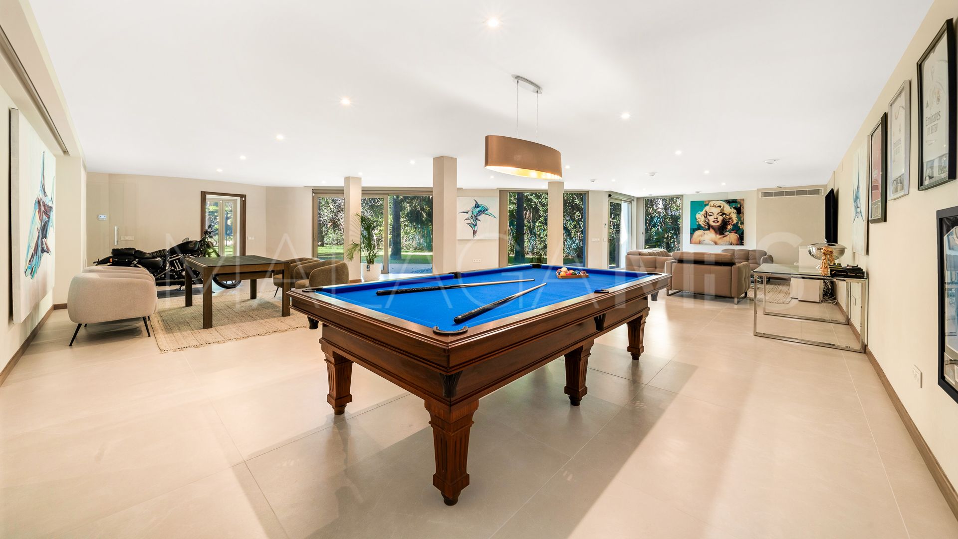 Villa for sale in Guadalmina Baja