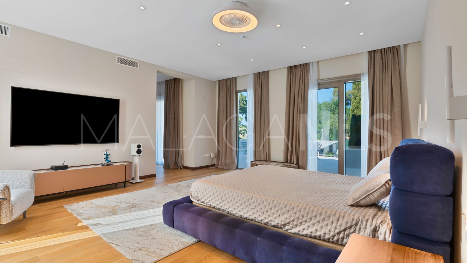 Villa for sale in Guadalmina Baja