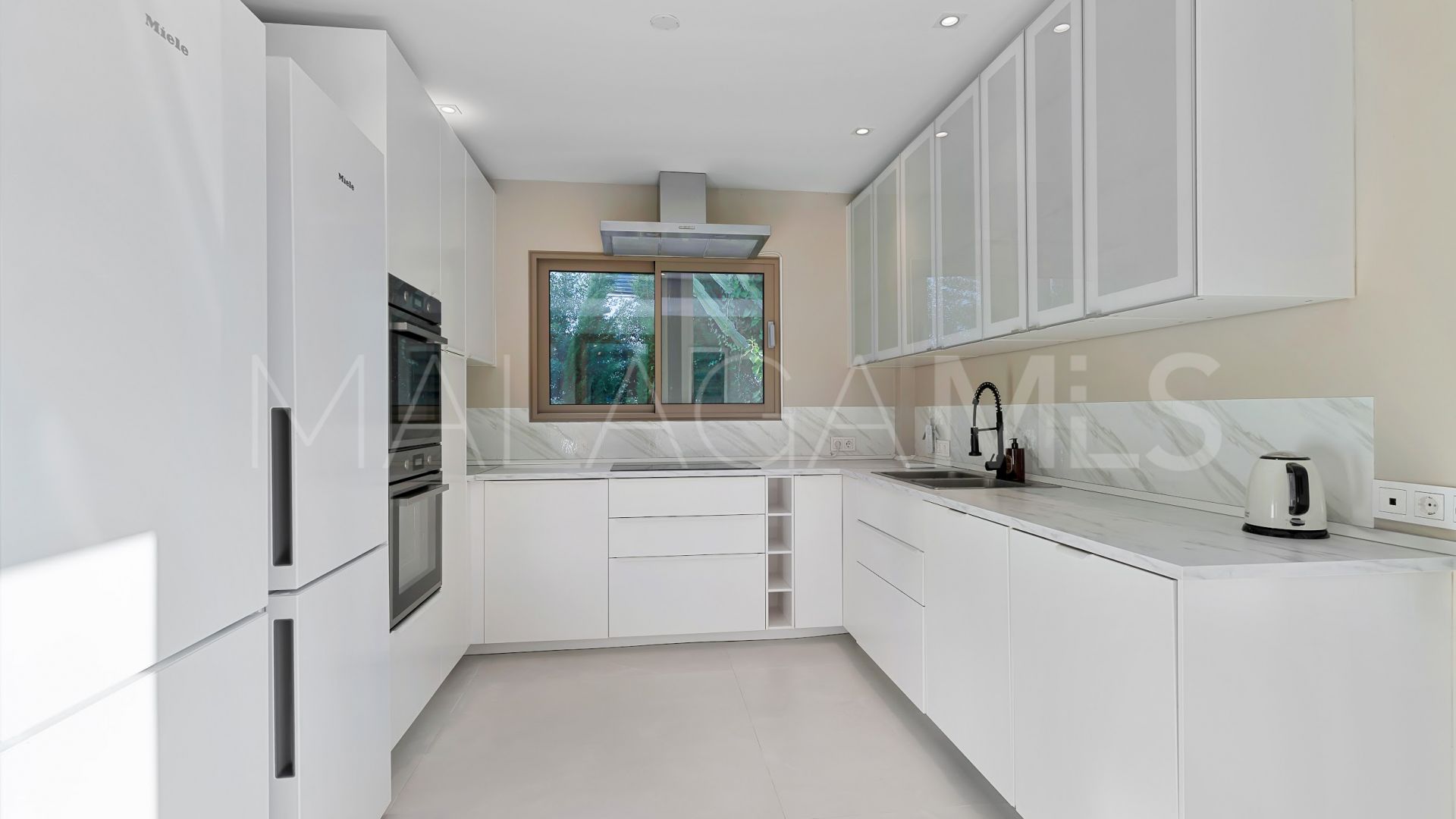 Villa for sale in Guadalmina Baja