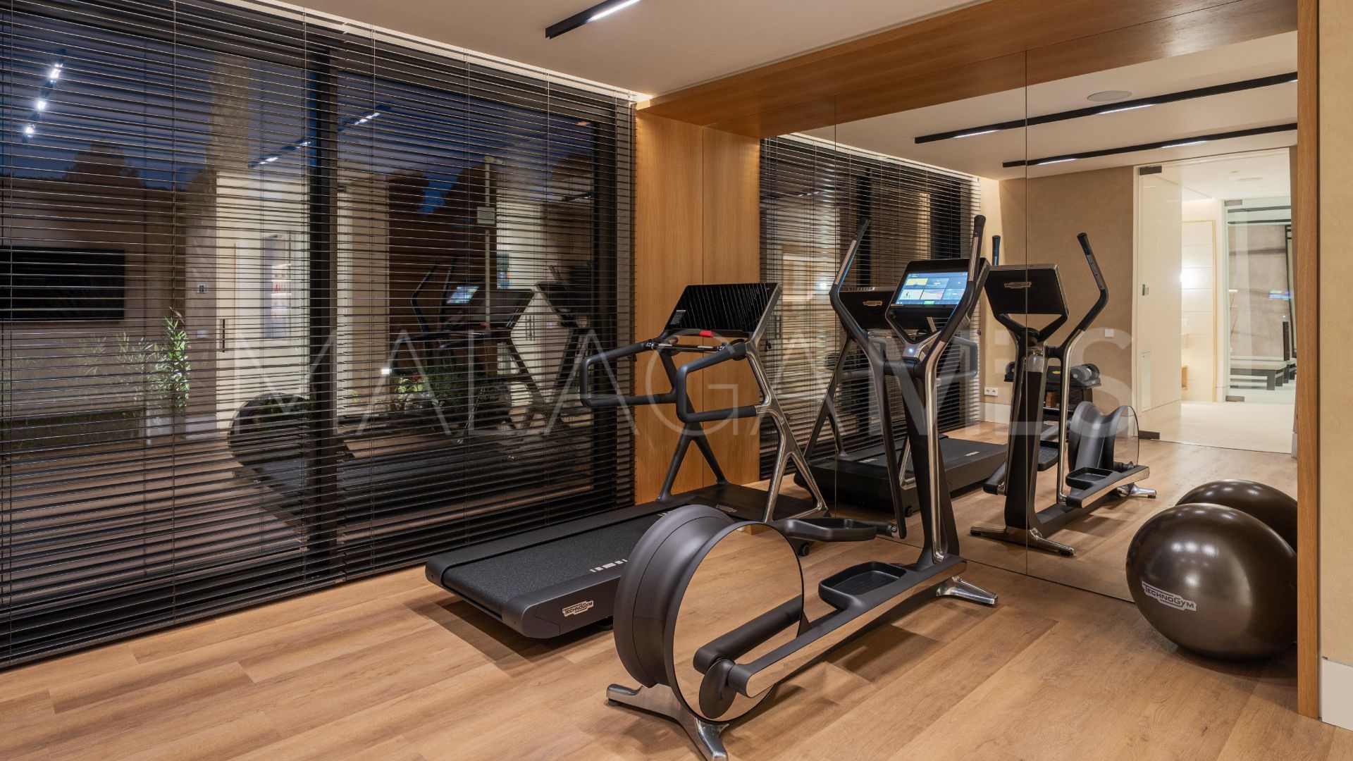 For sale 5 bedrooms villa in Marbella Hill Club