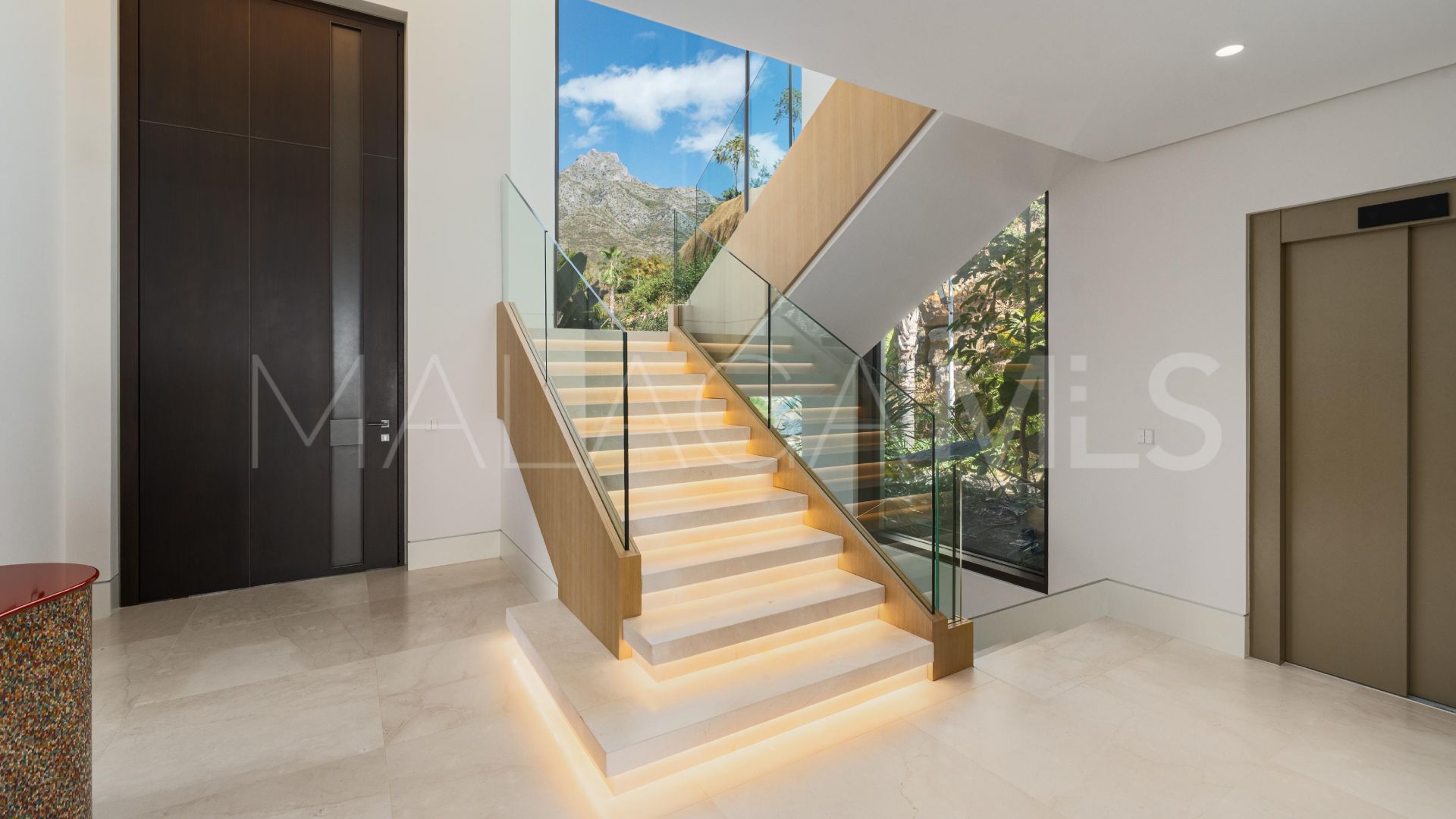 For sale 5 bedrooms villa in Marbella Hill Club