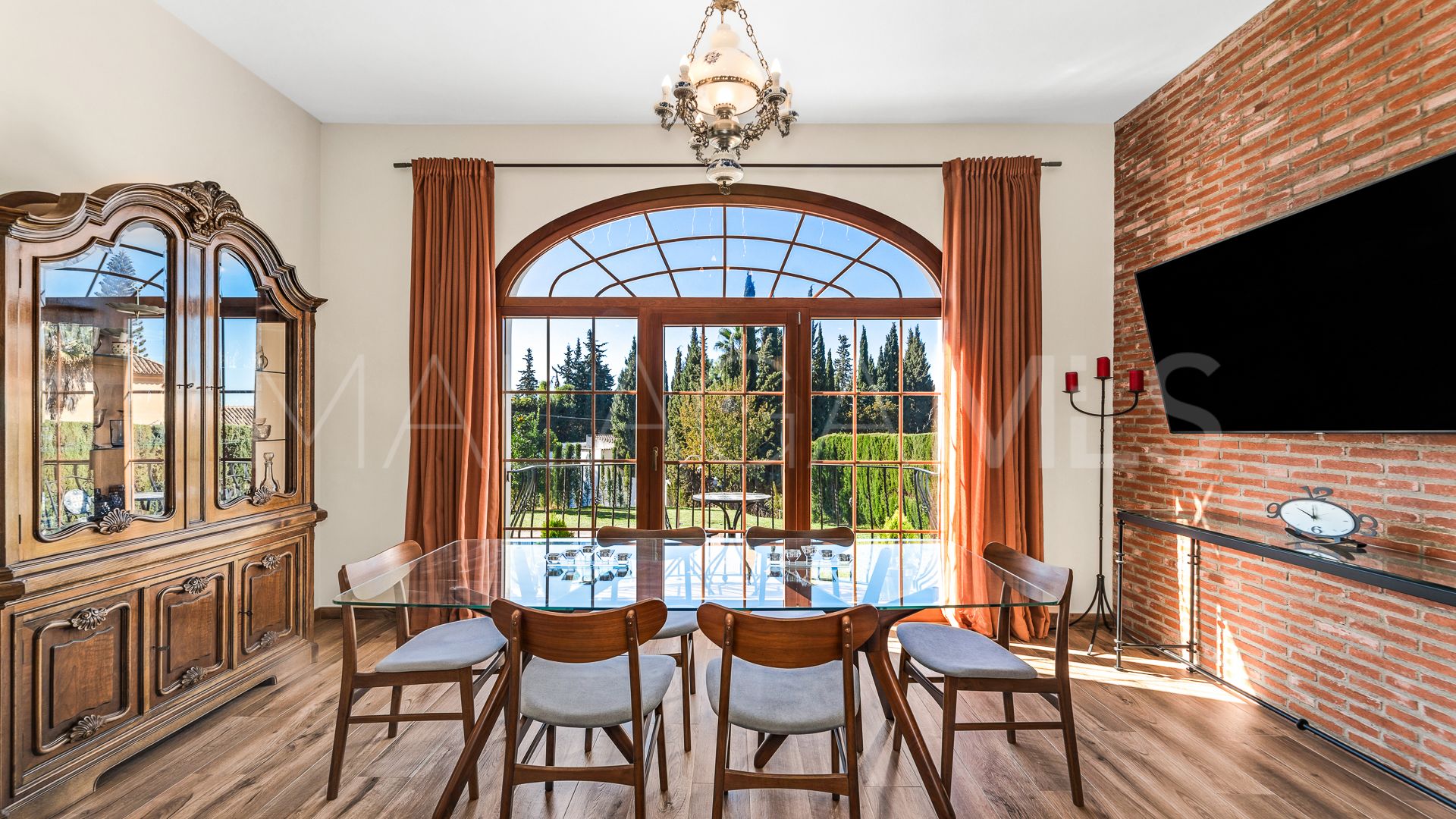 Se vende villa in El Rosario with 5 bedrooms