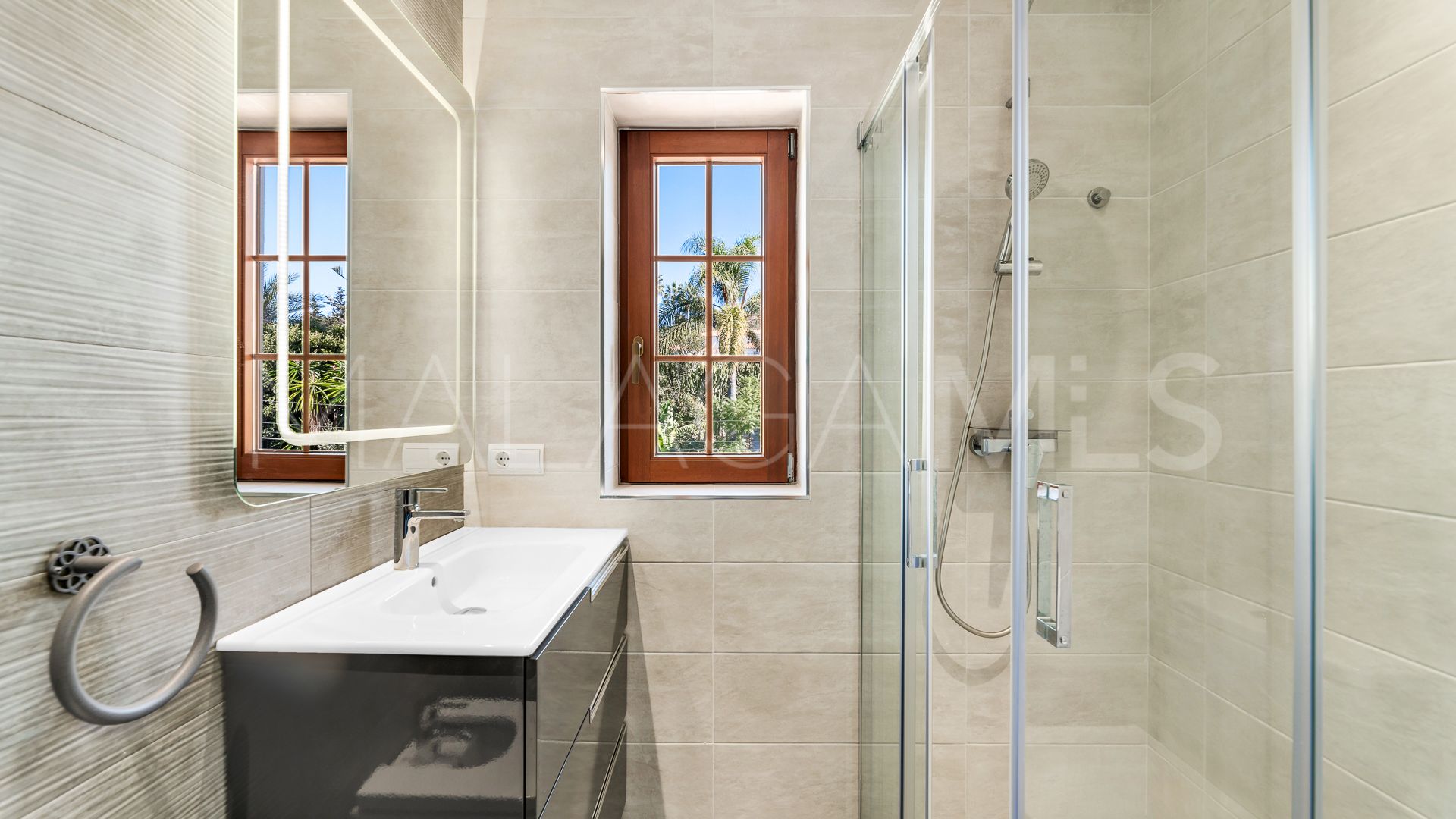 Se vende villa in El Rosario with 5 bedrooms