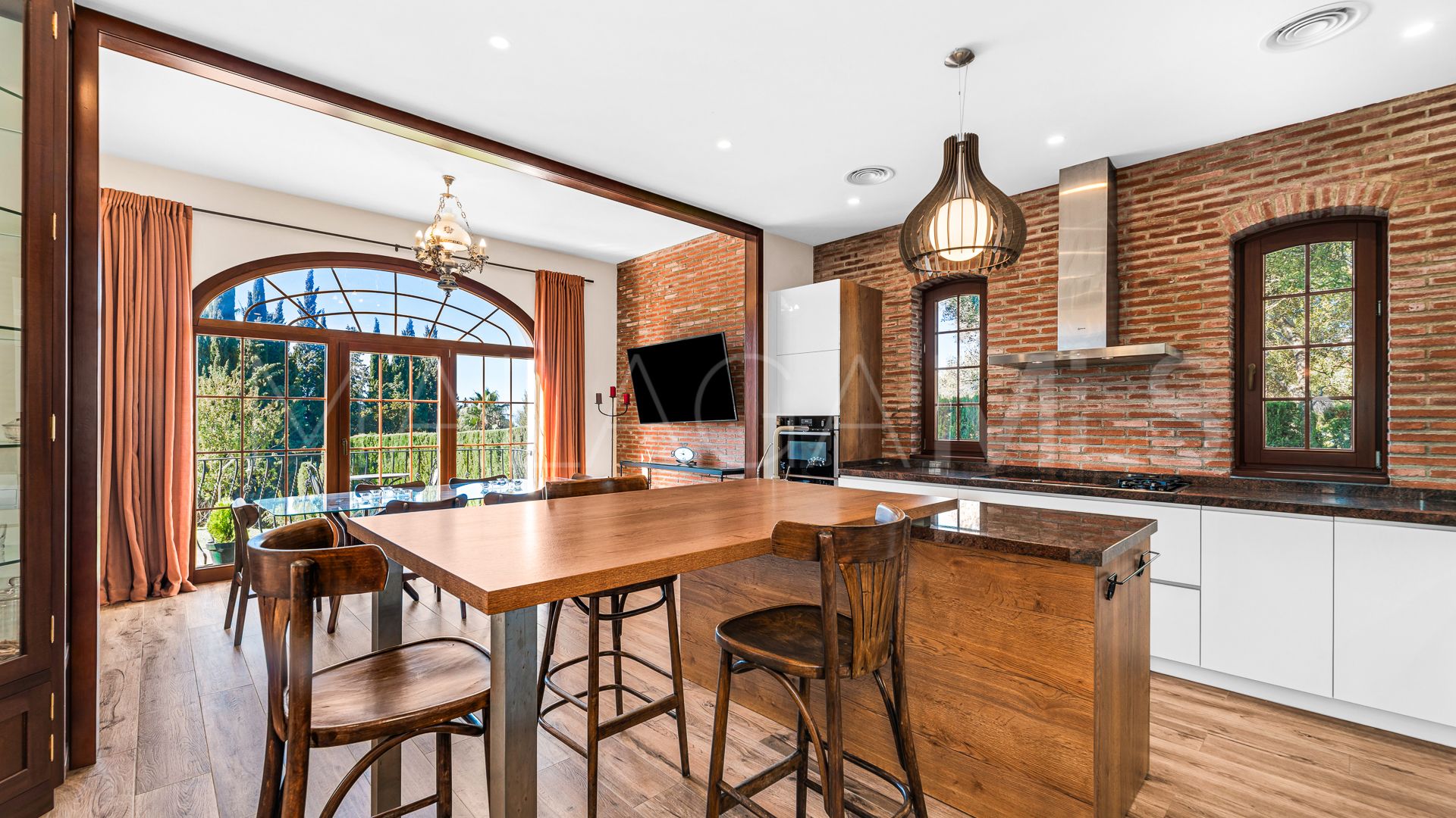 Se vende villa in El Rosario with 5 bedrooms