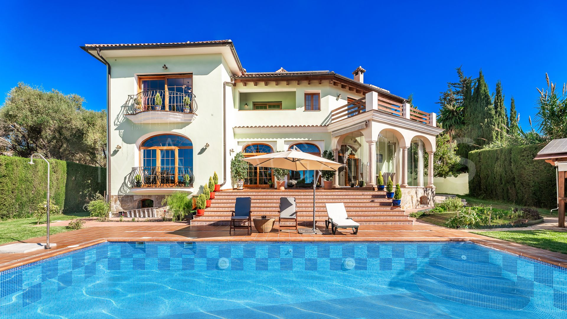 Se vende villa in El Rosario with 5 bedrooms