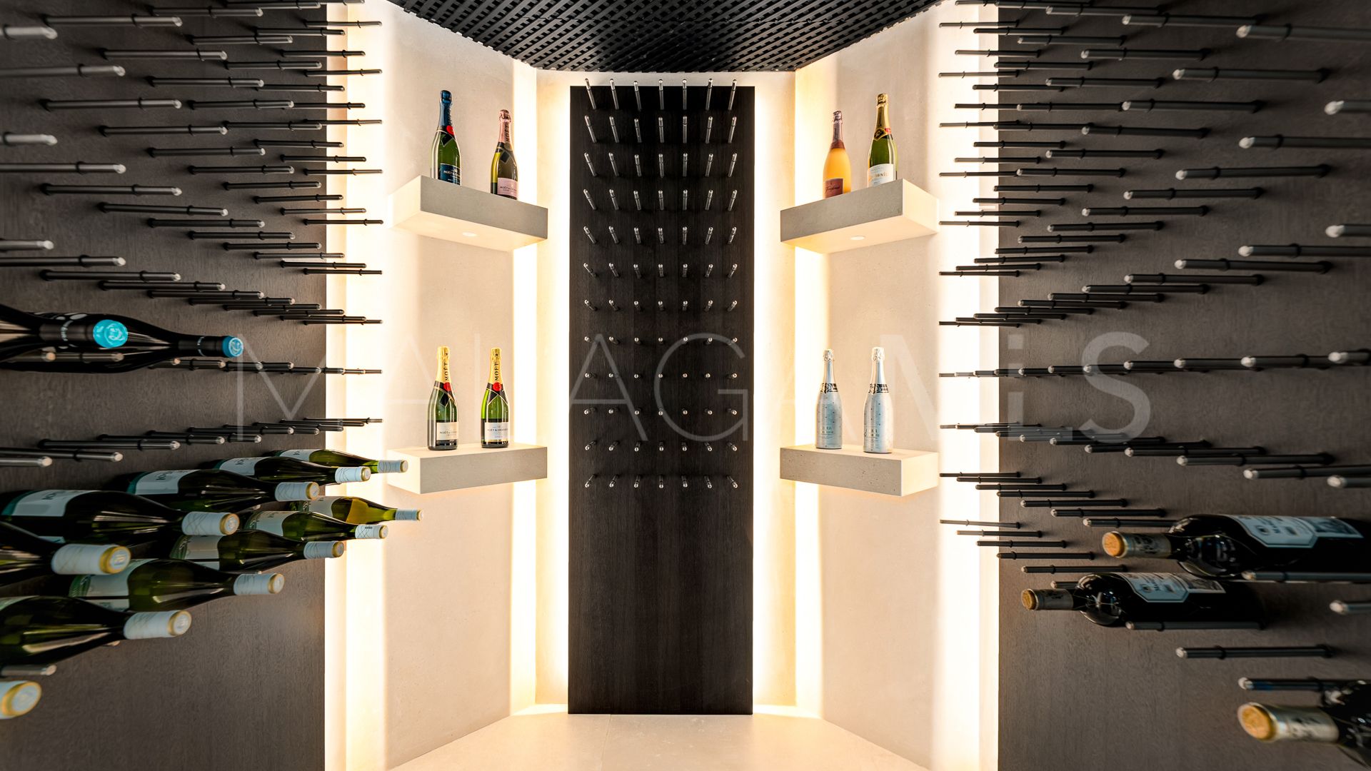 For sale villa in Golden Mile