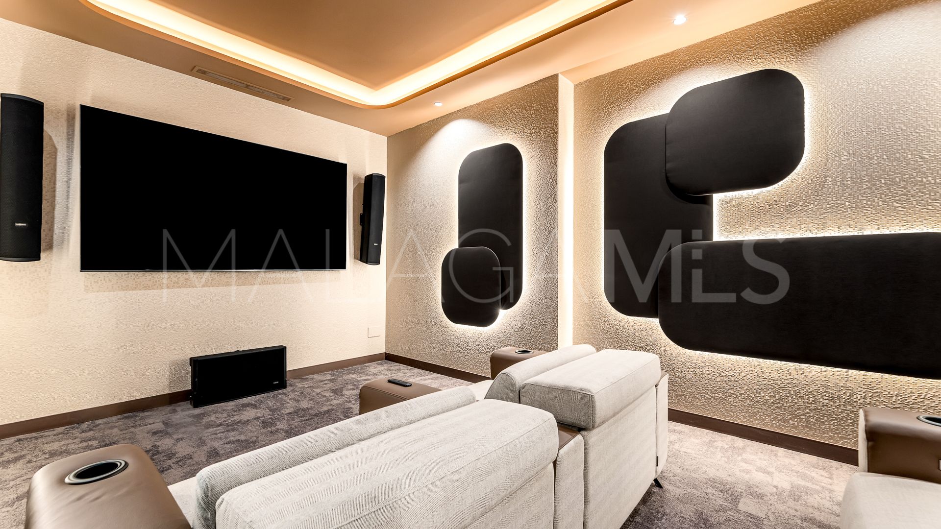 For sale villa in Golden Mile