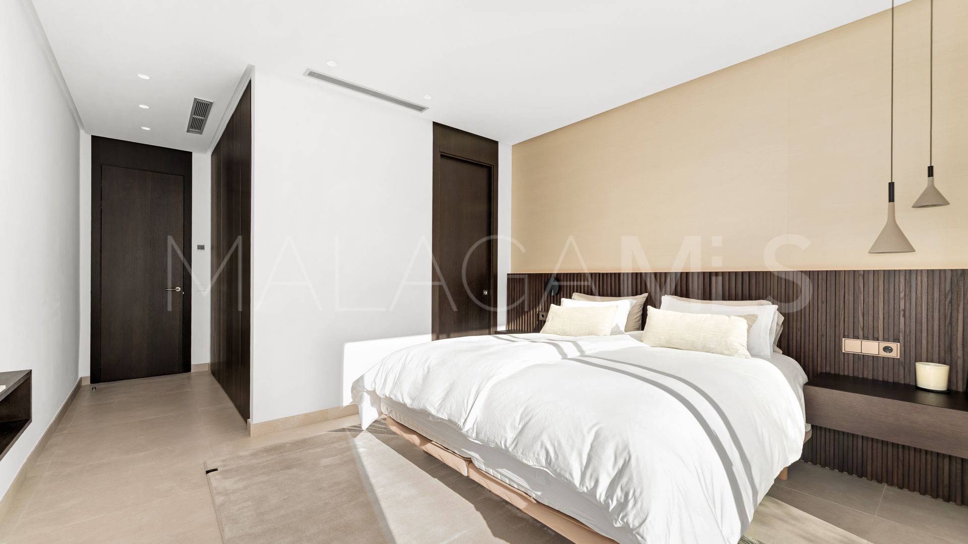 For sale villa in Golden Mile