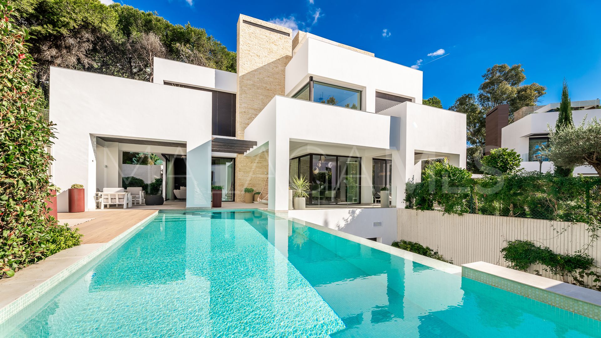 For sale villa in Golden Mile