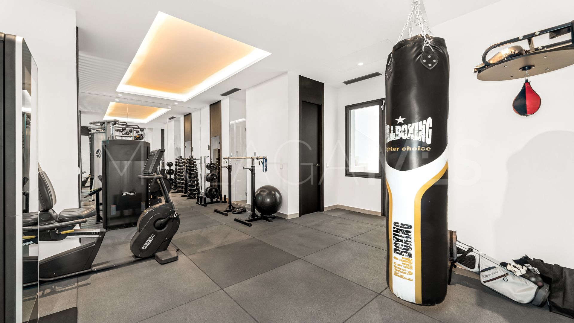 For sale villa in Golden Mile