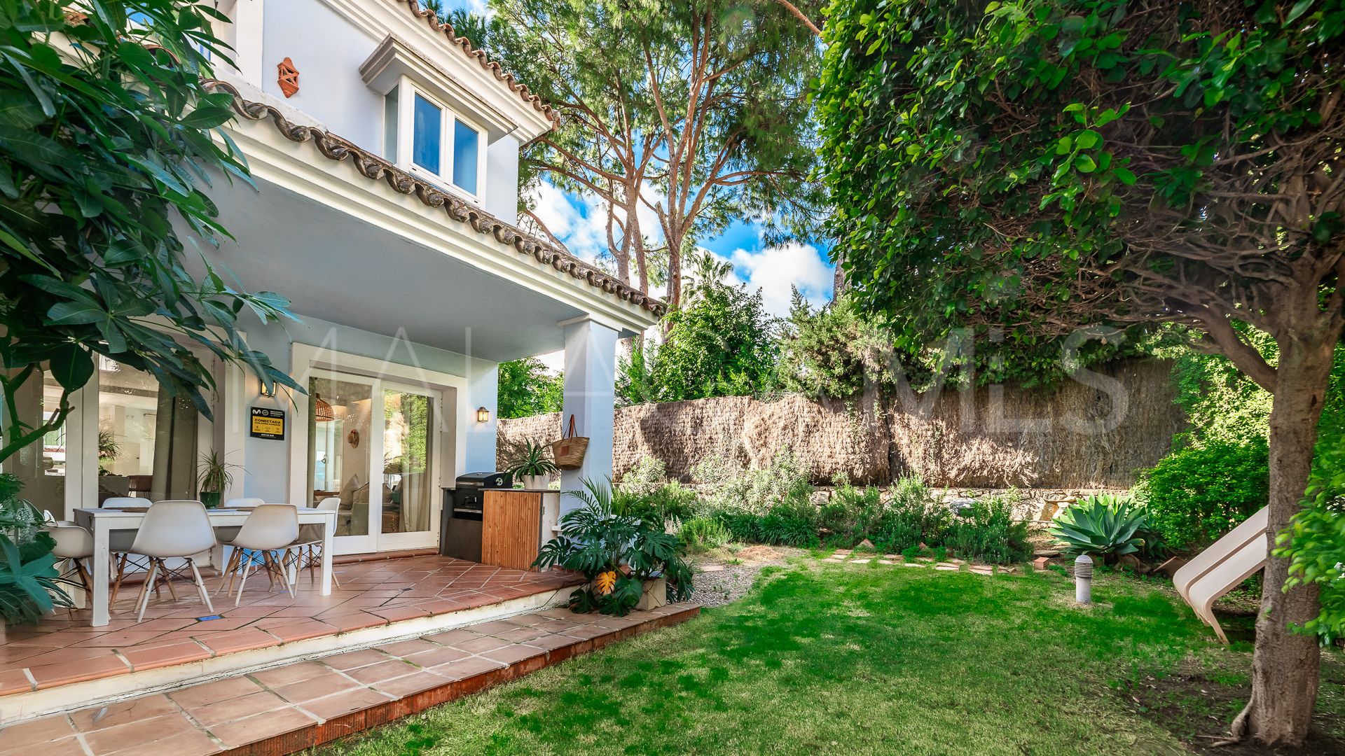 Se vende adosado de 3 bedrooms in Nueva Andalucia