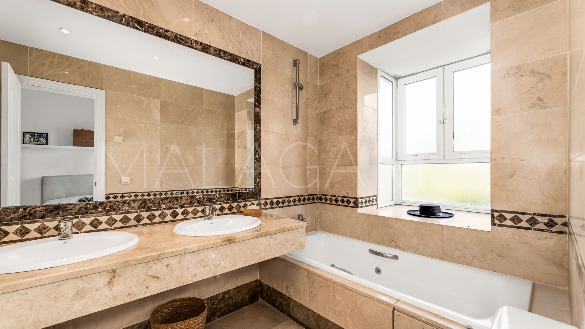 Se vende adosado de 3 bedrooms in Nueva Andalucia