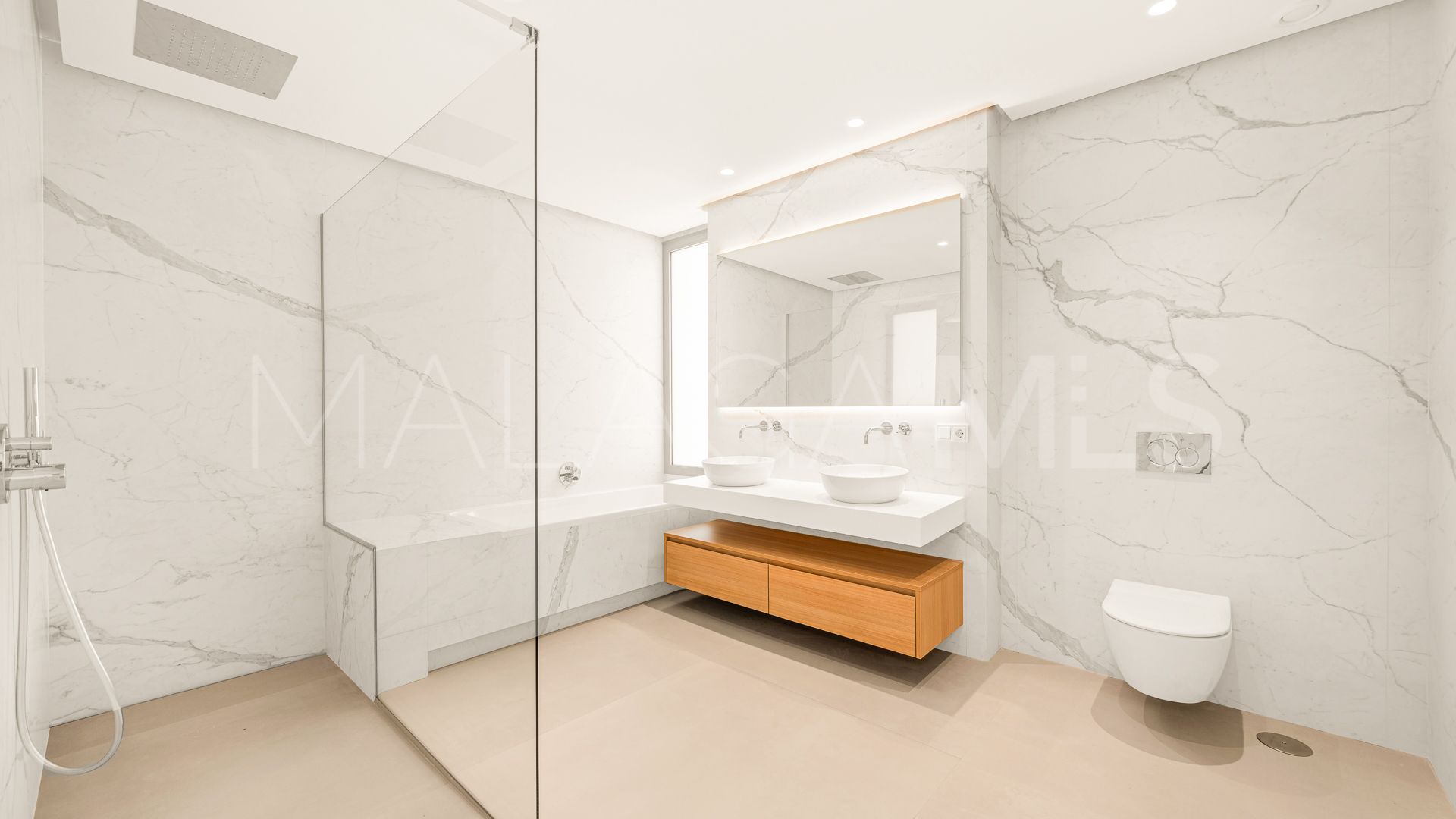 Se vende apartamento planta baja in Golden Mile