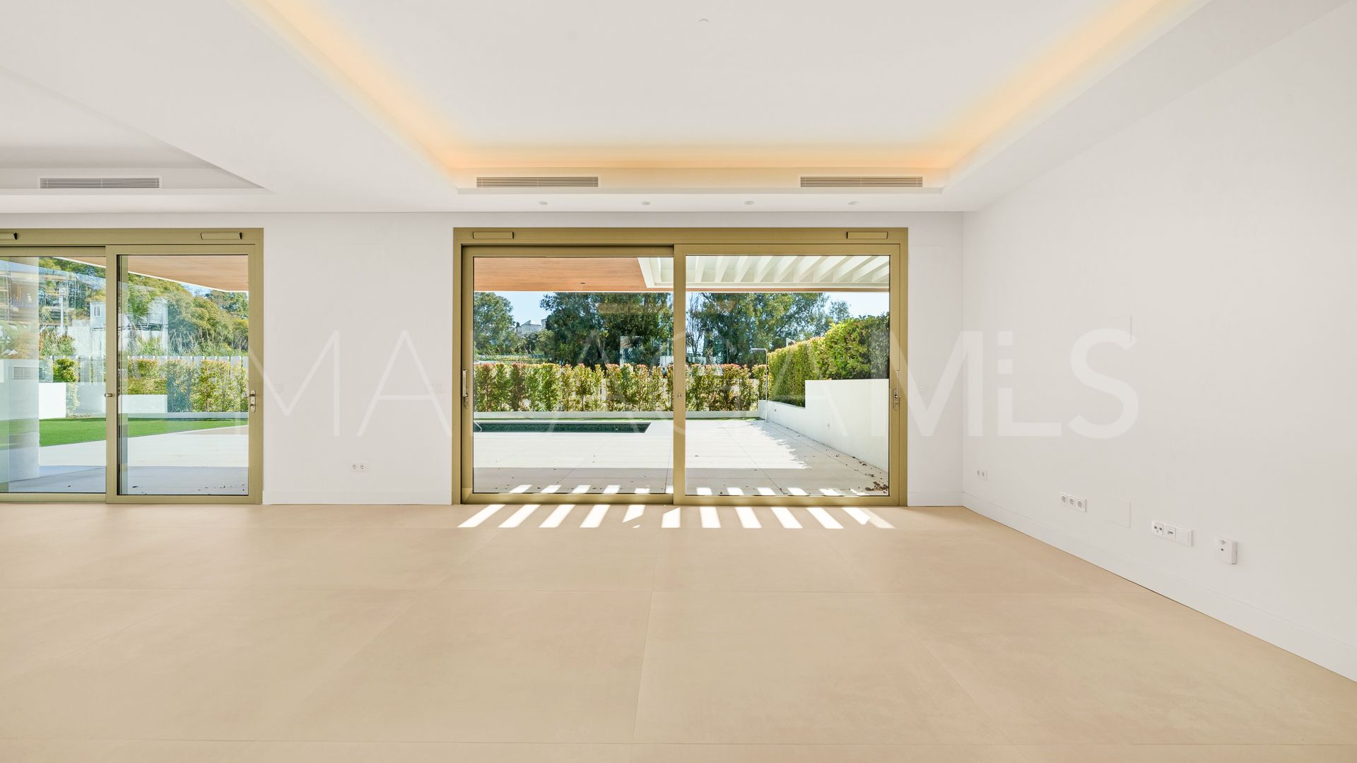 Se vende apartamento planta baja in Golden Mile