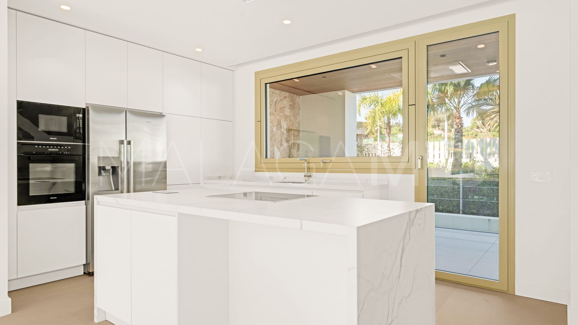 Se vende apartamento planta baja in Golden Mile