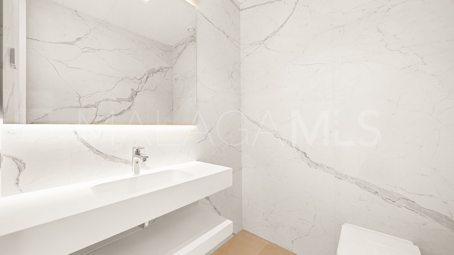 Se vende apartamento planta baja in Golden Mile