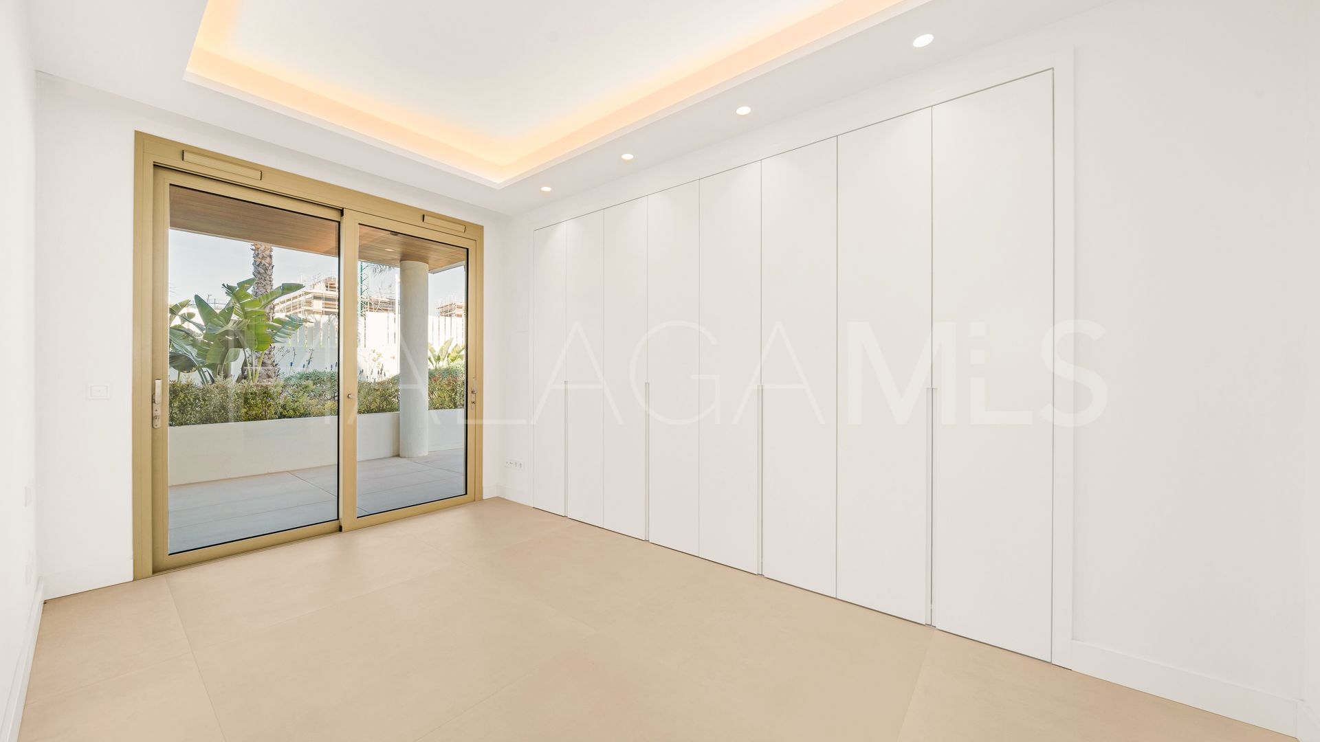 Se vende apartamento planta baja in Golden Mile