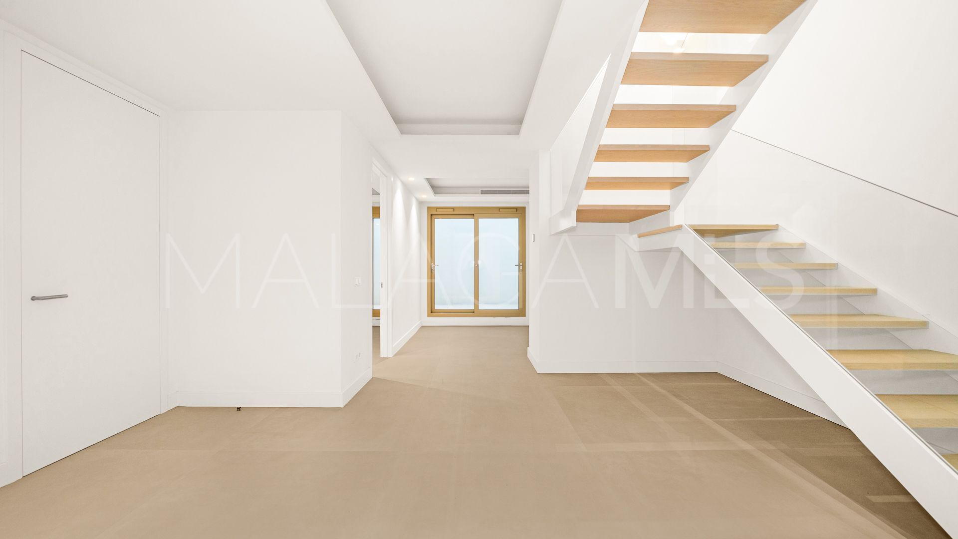 Se vende apartamento planta baja in Golden Mile