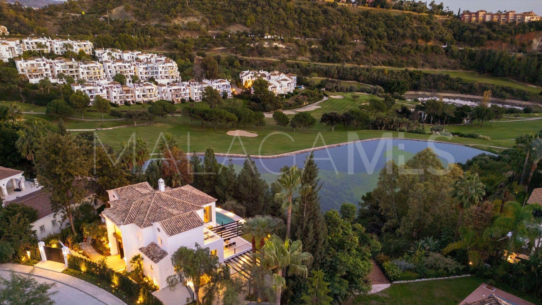Se vende villa in Los Arqueros de 5 bedrooms